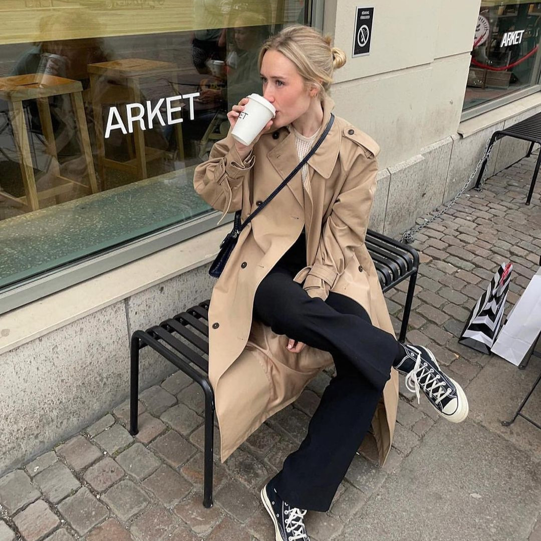 (W) Burberry Check Panel Cotton Gabardine Trench Coat Camel, (W) Max Mara The Cube Water-Repellent Cotton Twill Trench Coat Camel 착용 스타일 - 4