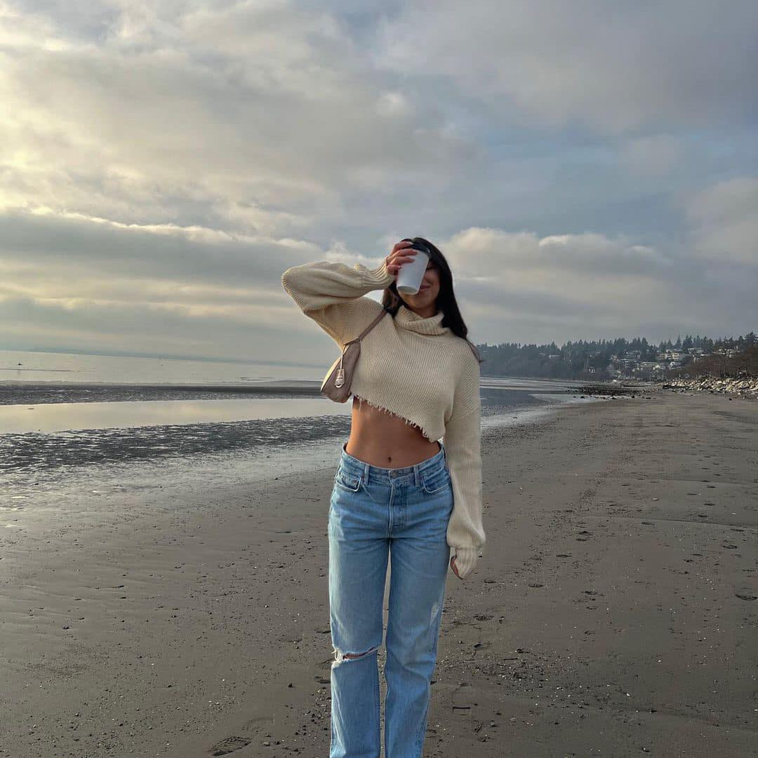 Jacquemus Le de Nimes Suno Bootcut Jeans Destroyed Blue, Balenciaga Destroyed Super Large Baggy Pants Blue 착용 스타일 - 4