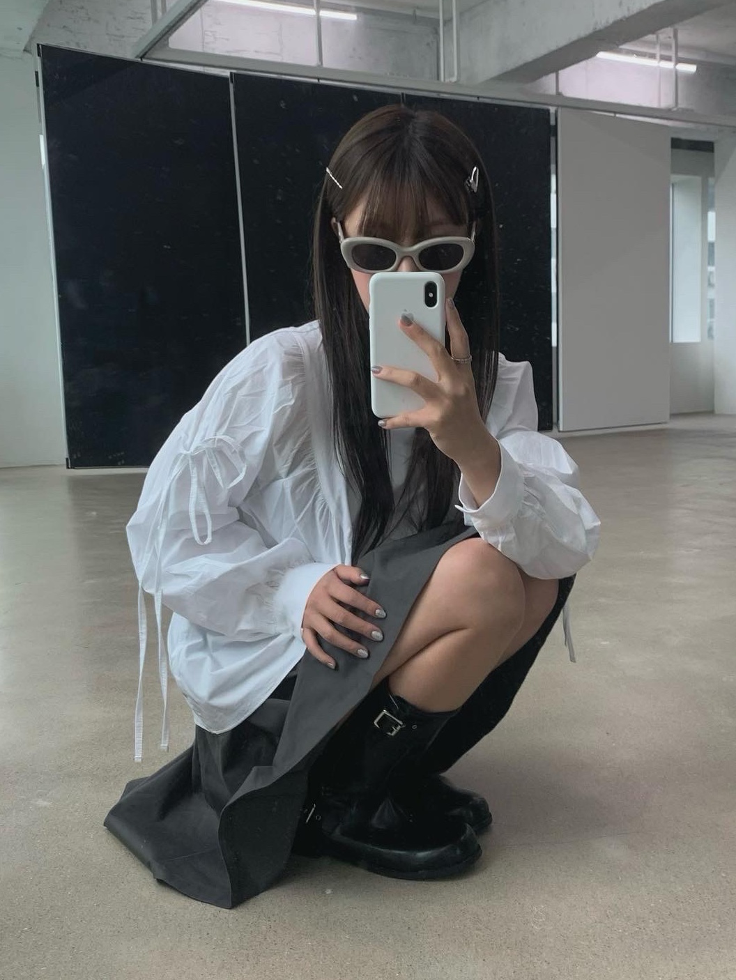 Gentle Monster x Maison Margiela MM004 Grey Black 착용 스타일 - 1