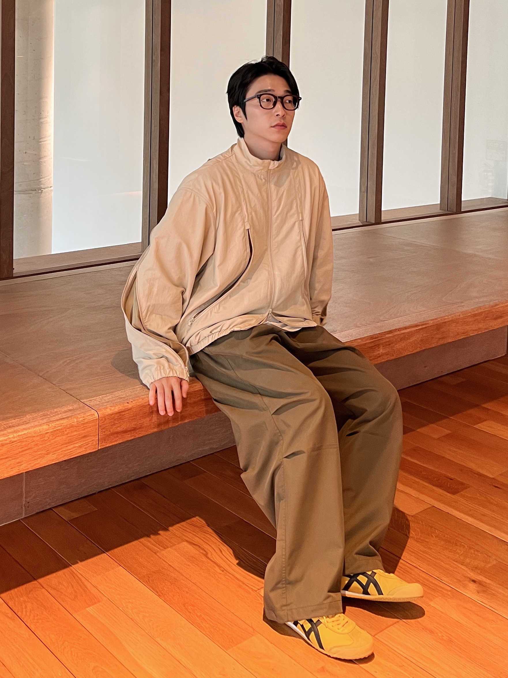 Onitsuka Tiger Mexico 66 Yellow Black 착용 스타일 - 1