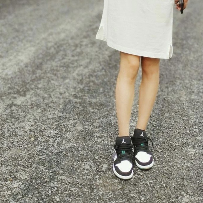 (GS) Jordan 1 Low Black Mystic Green 착용 스타일 - 1