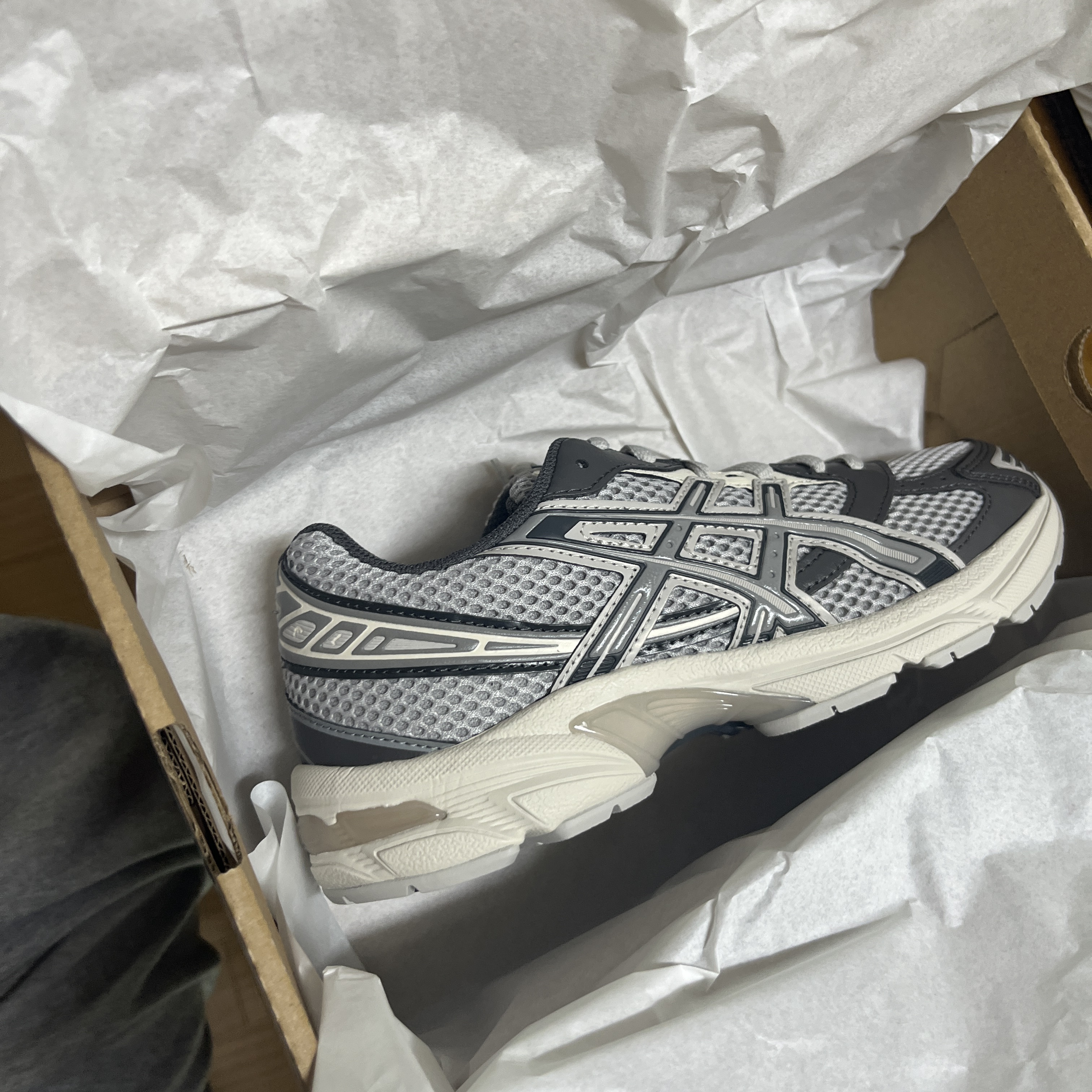 Asics Gel-1130 Oyster Grey Clay Grey 착용 스타일