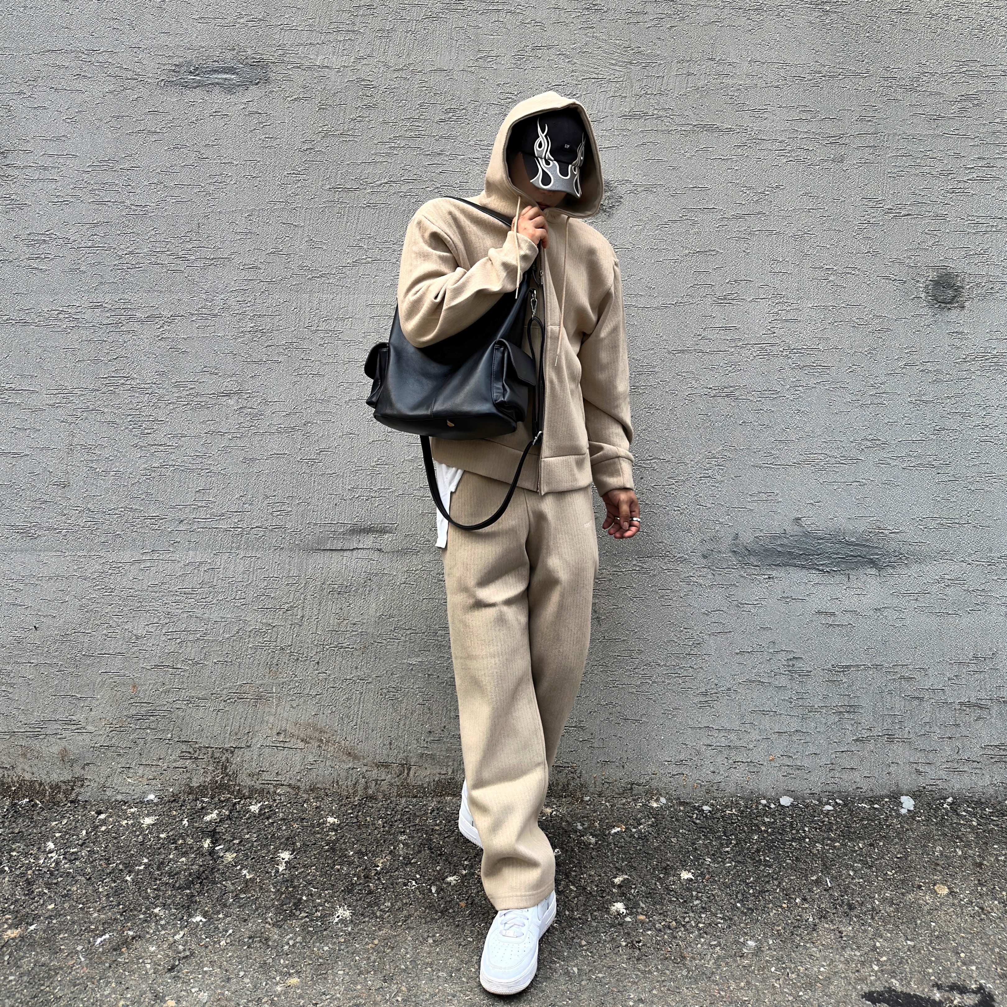 Nike Air Force 1 '07 Low White, Yeezy Gap Engineered By Balenciaga Flame Cap Black 착용 스타일 - 1