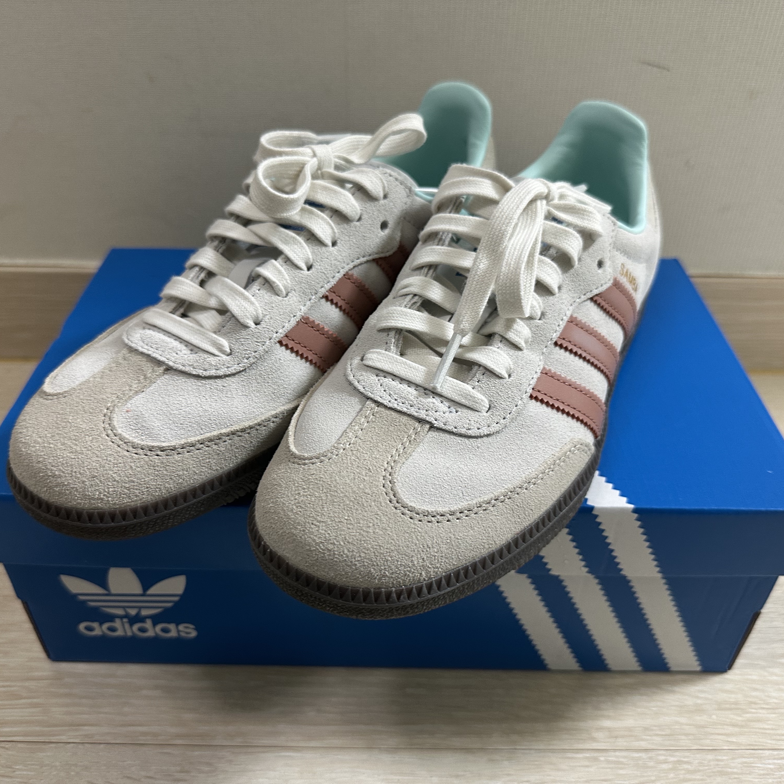 Adidas Samba OG Crystal White Clay Strata 착용 스타일 - 1