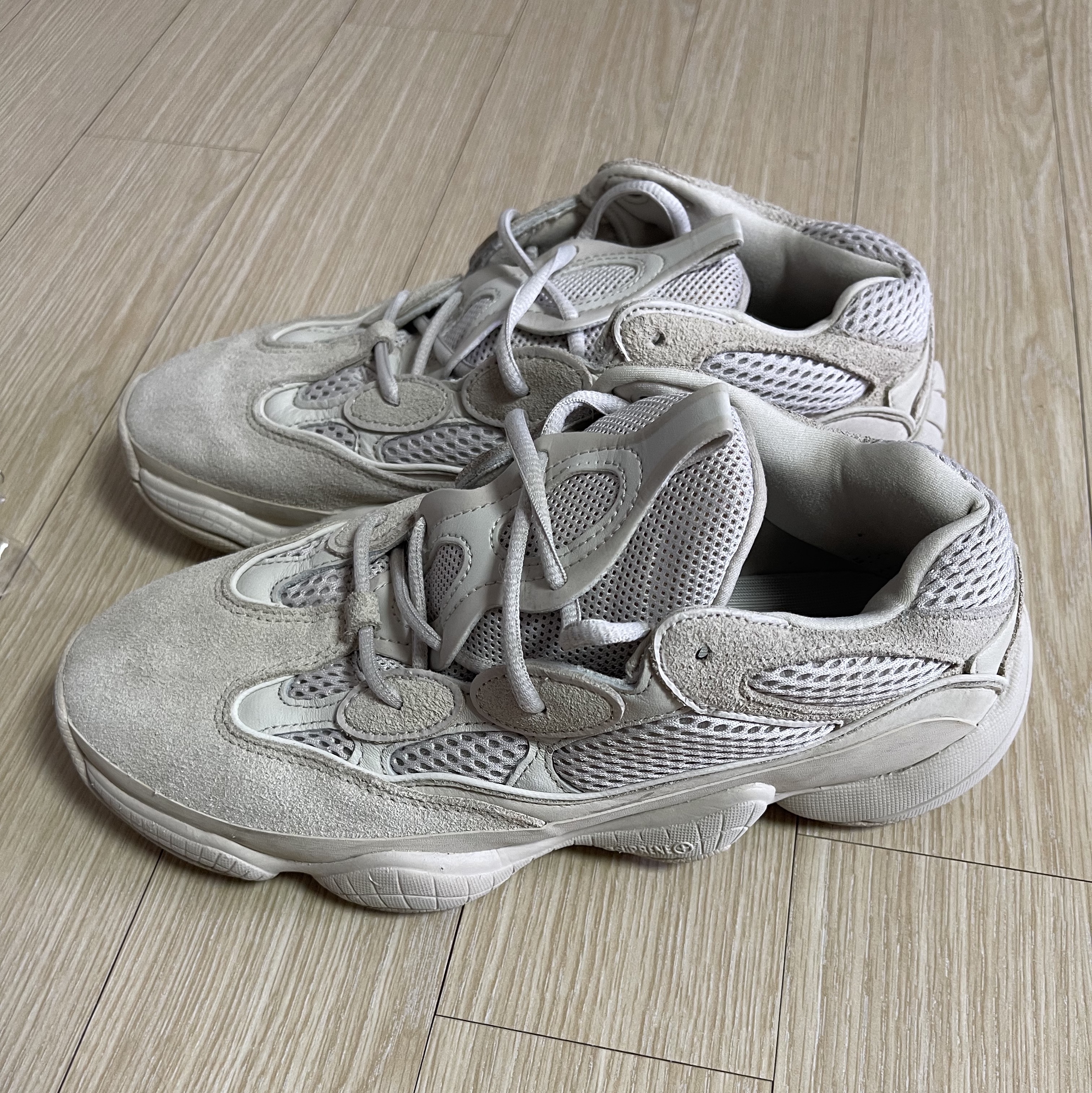 Adidas Yeezy 500 Blush 2022 착용 스타일
