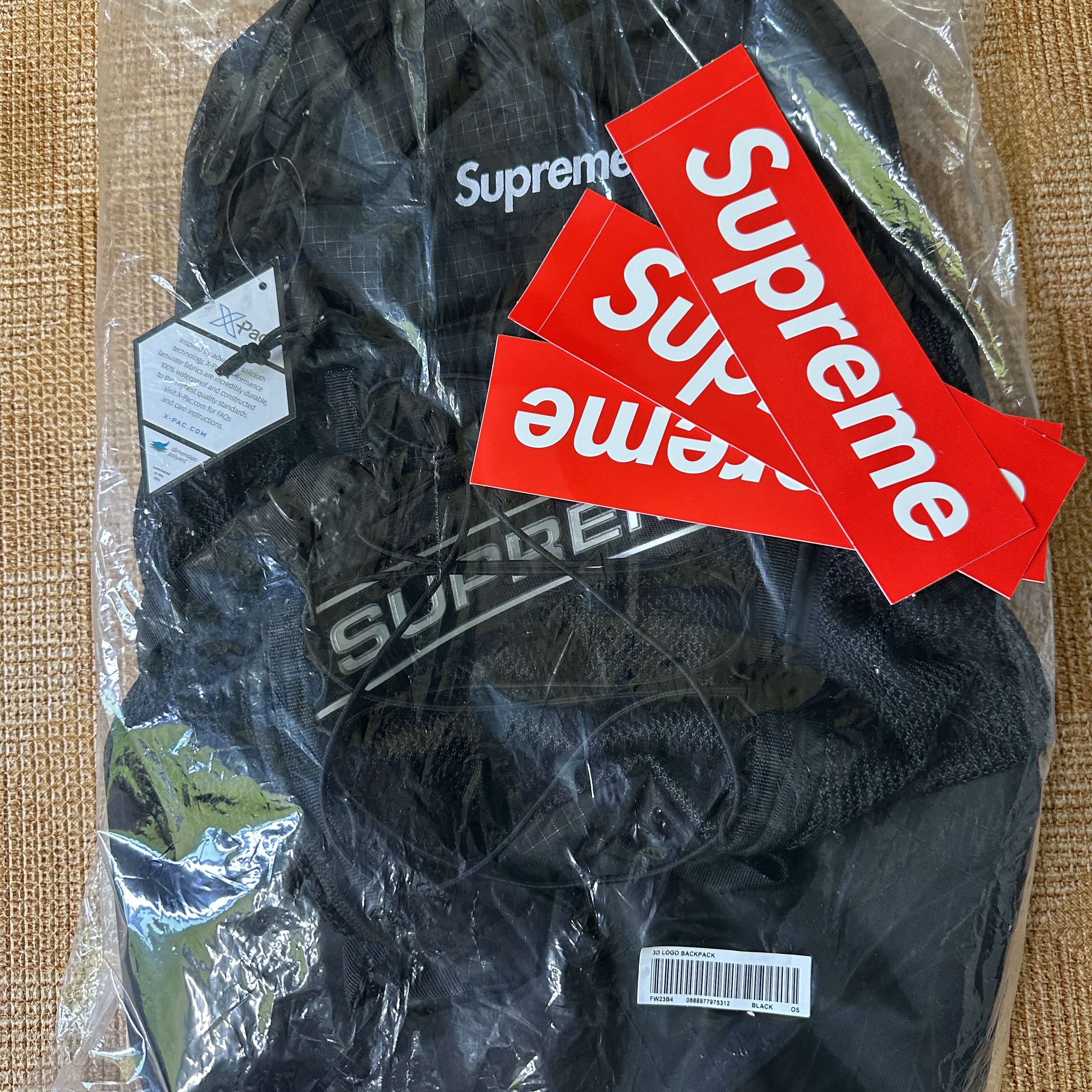 Supreme Backpack Black - 23FW 착용 스타일