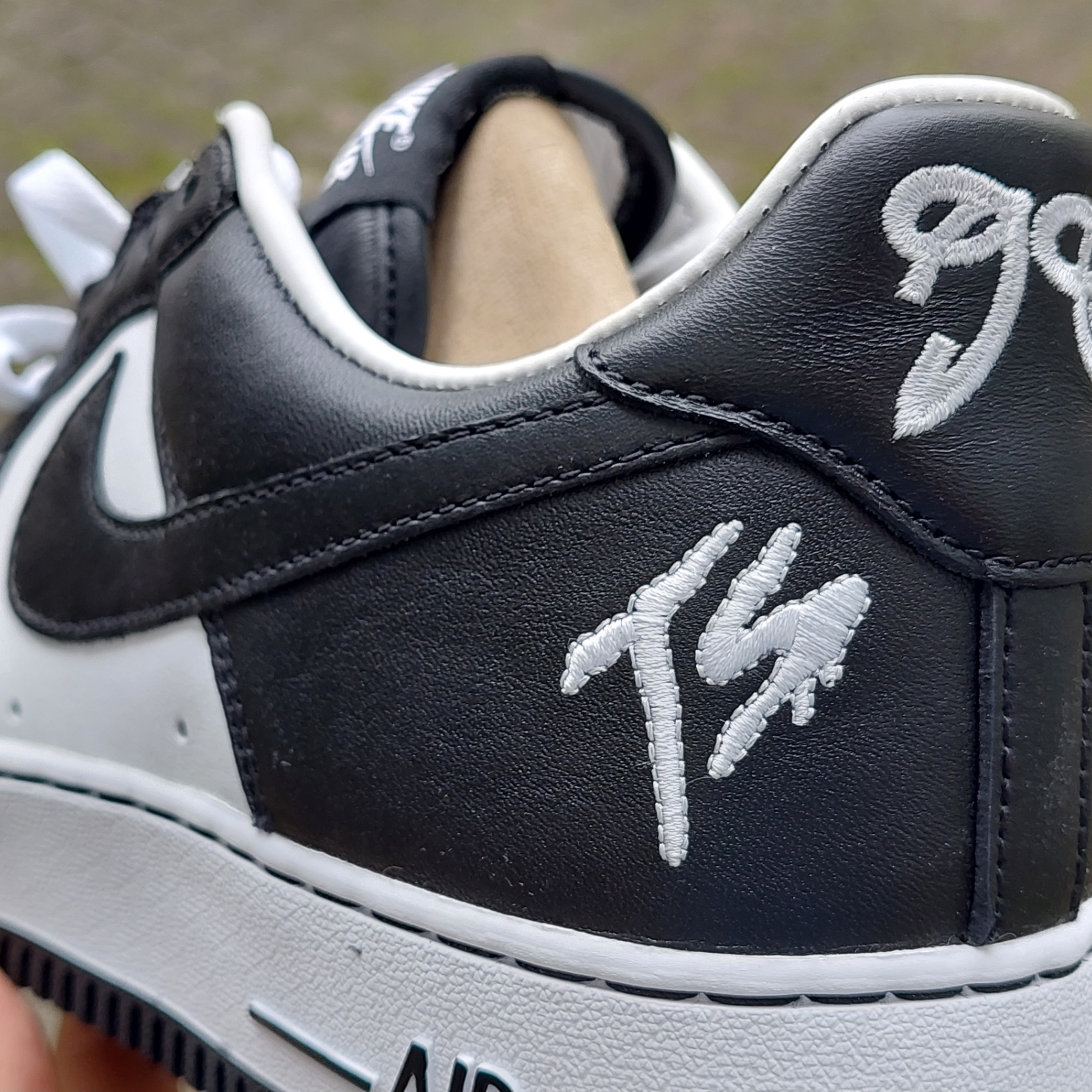 Nike x Terror Squad Air Force 1 Low QS Blackout 착용 스타일