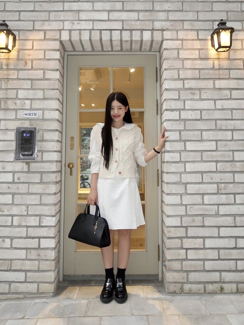 (W) Prada Chocolate Brushed Leather Loafers Black 착용 스타일