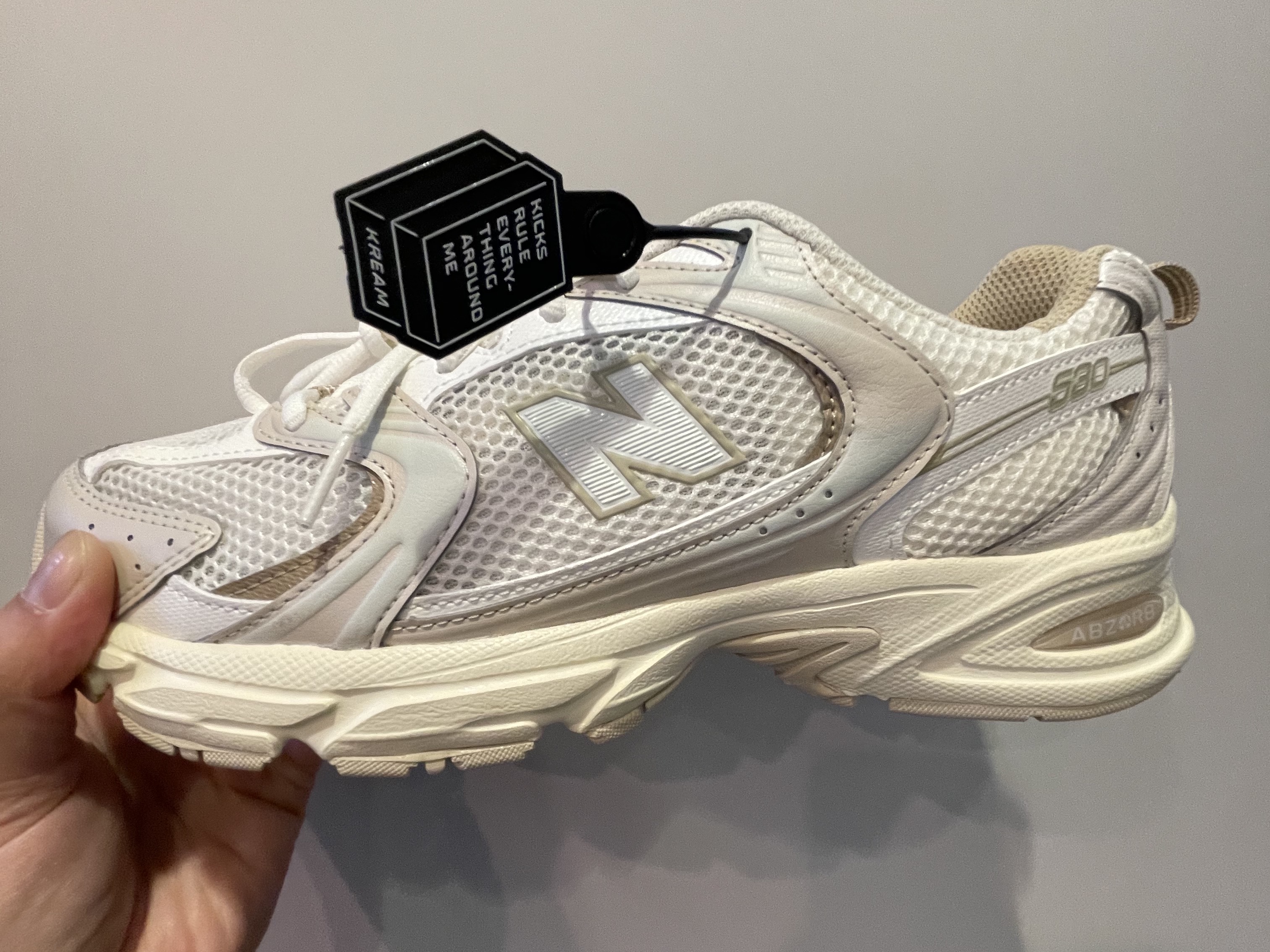 New Balance 530 Beige Angora 착용 스타일