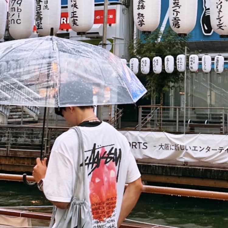Stussy Reflection T-Shirt White 착용 스타일