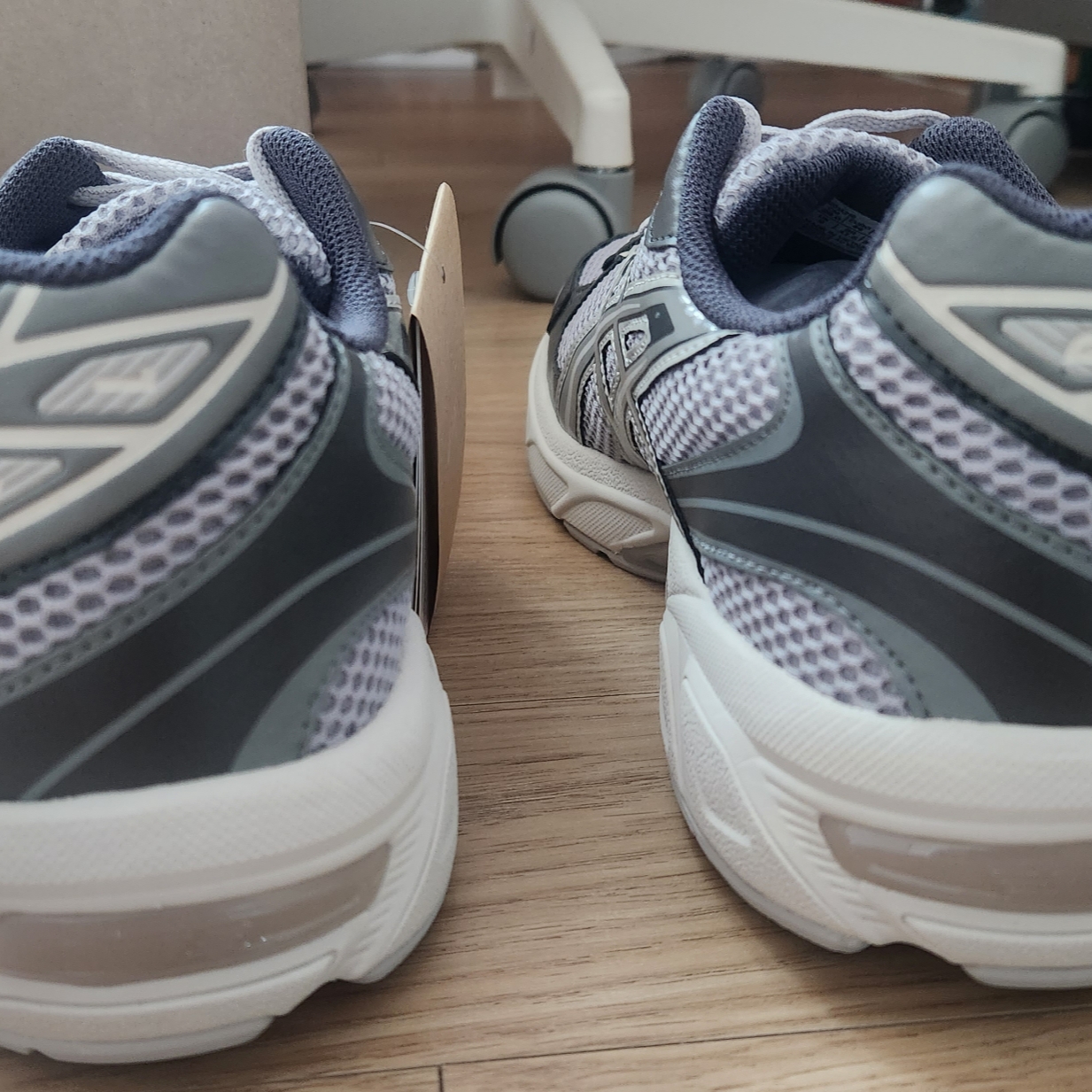 Asics Gel-1130 Oyster Grey Clay Grey 착용 스타일 - 3