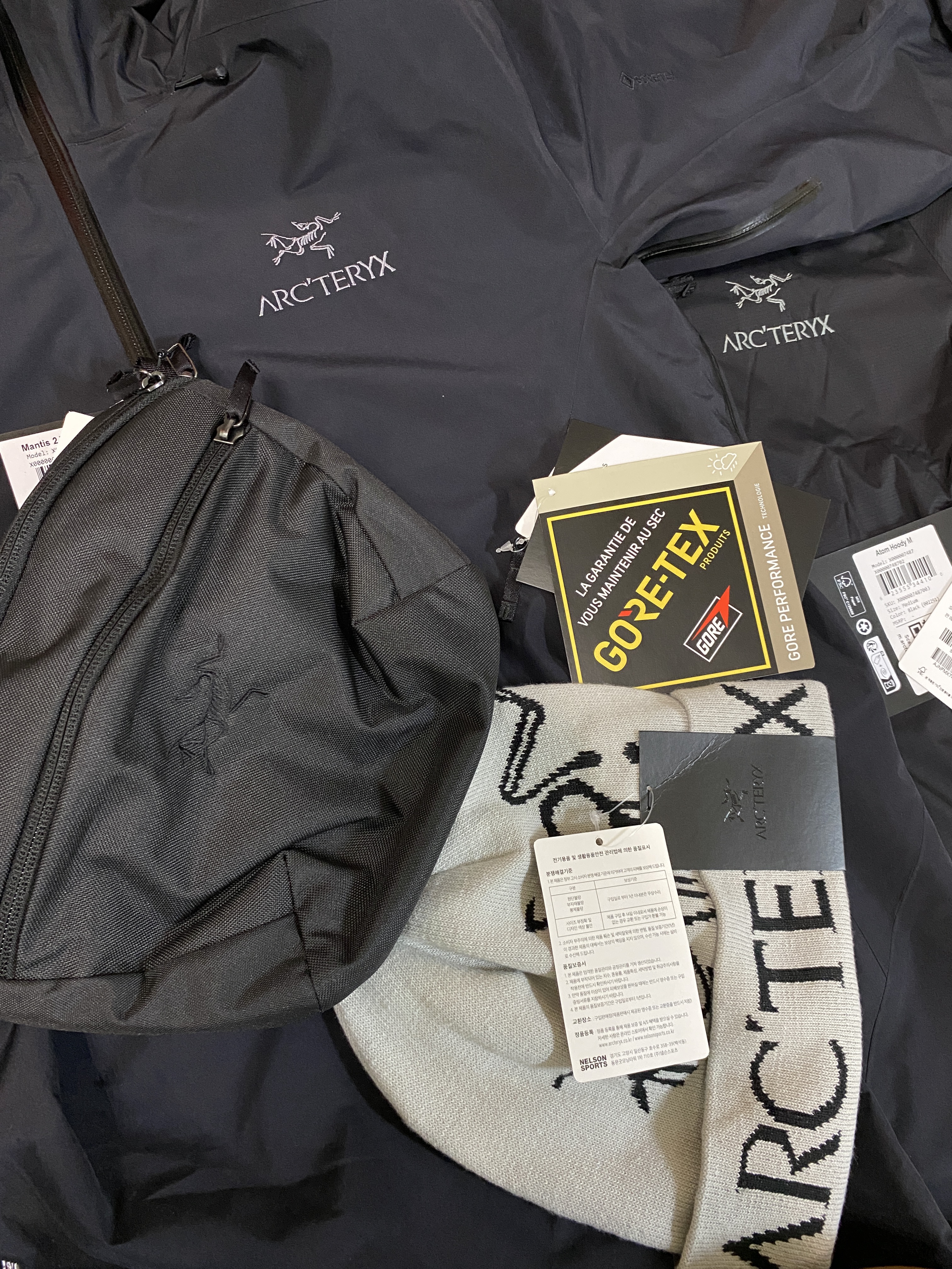 Arc'teryx Beta LT Jacket Black, Arc'teryx Atom Hoody Black 착용 스타일