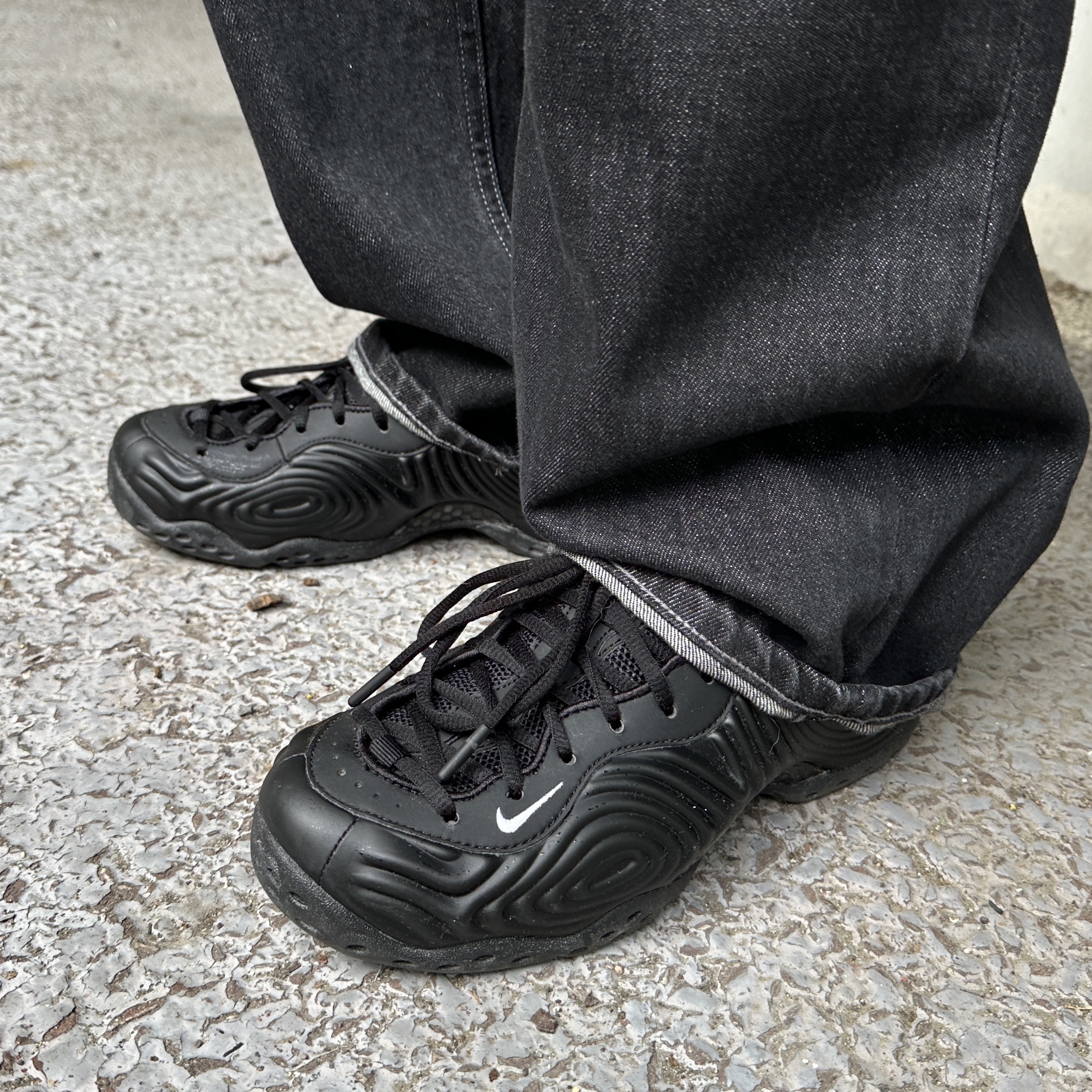 Nike x Comme des Garcons Homme Plus Air Foamposite One Black 착용 스타일 - 1