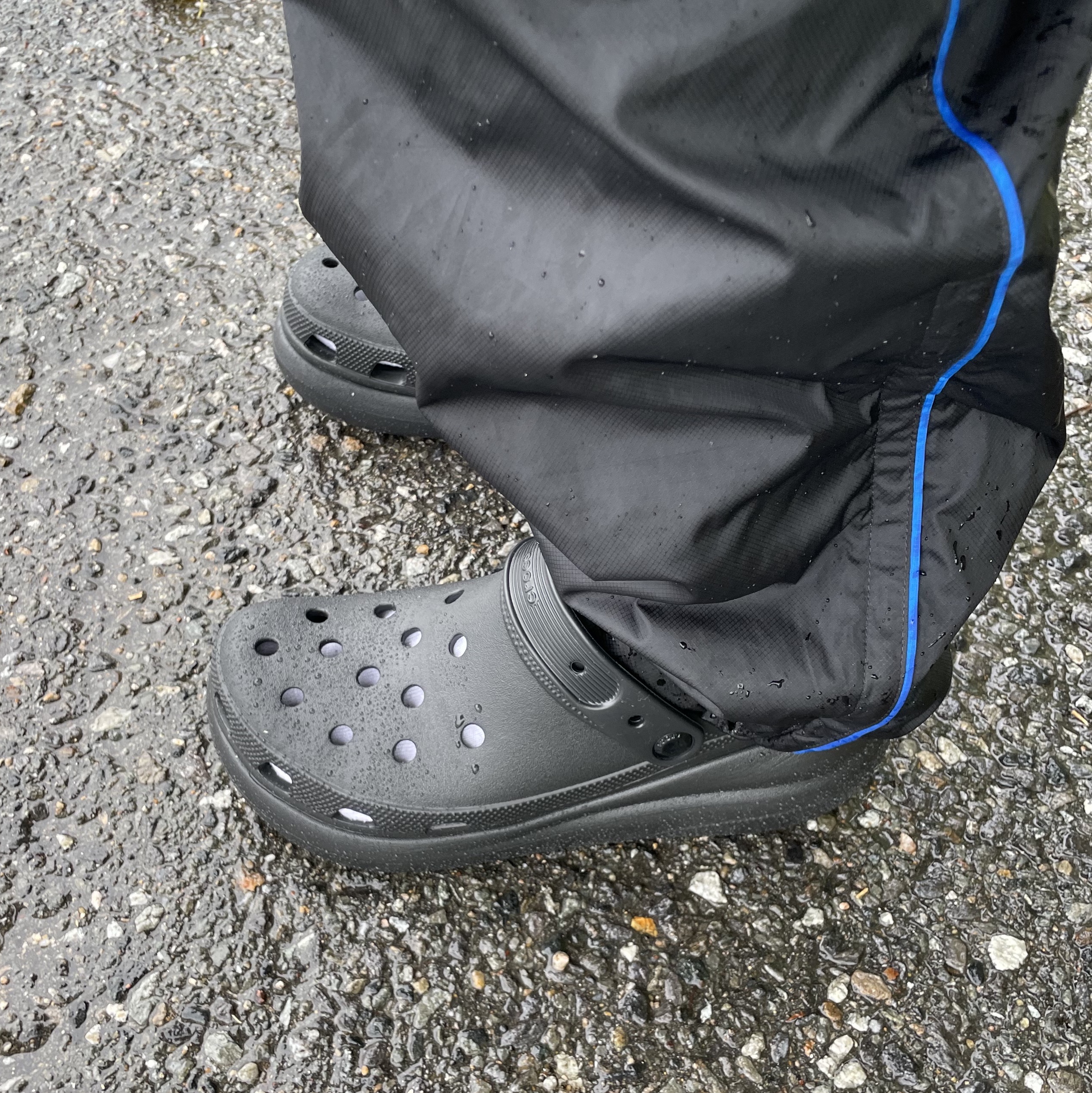 Crocs Classic Crush Clog Black, Stussy Sport Jacquard Skullcap Beanie Black 착용 스타일 - 2