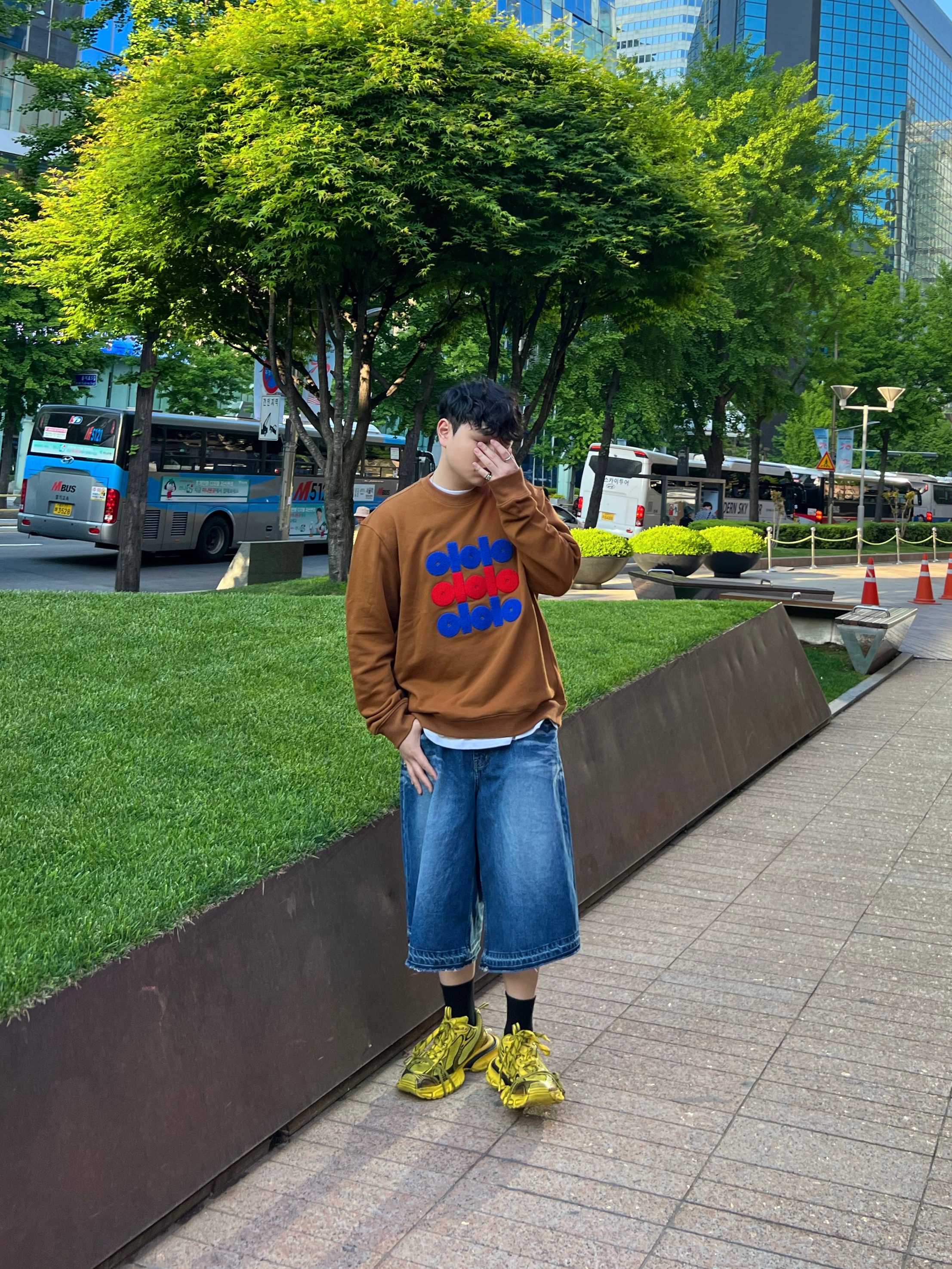 Balenciaga 3XL Sneakers Yellow Black 착용 스타일 - 1