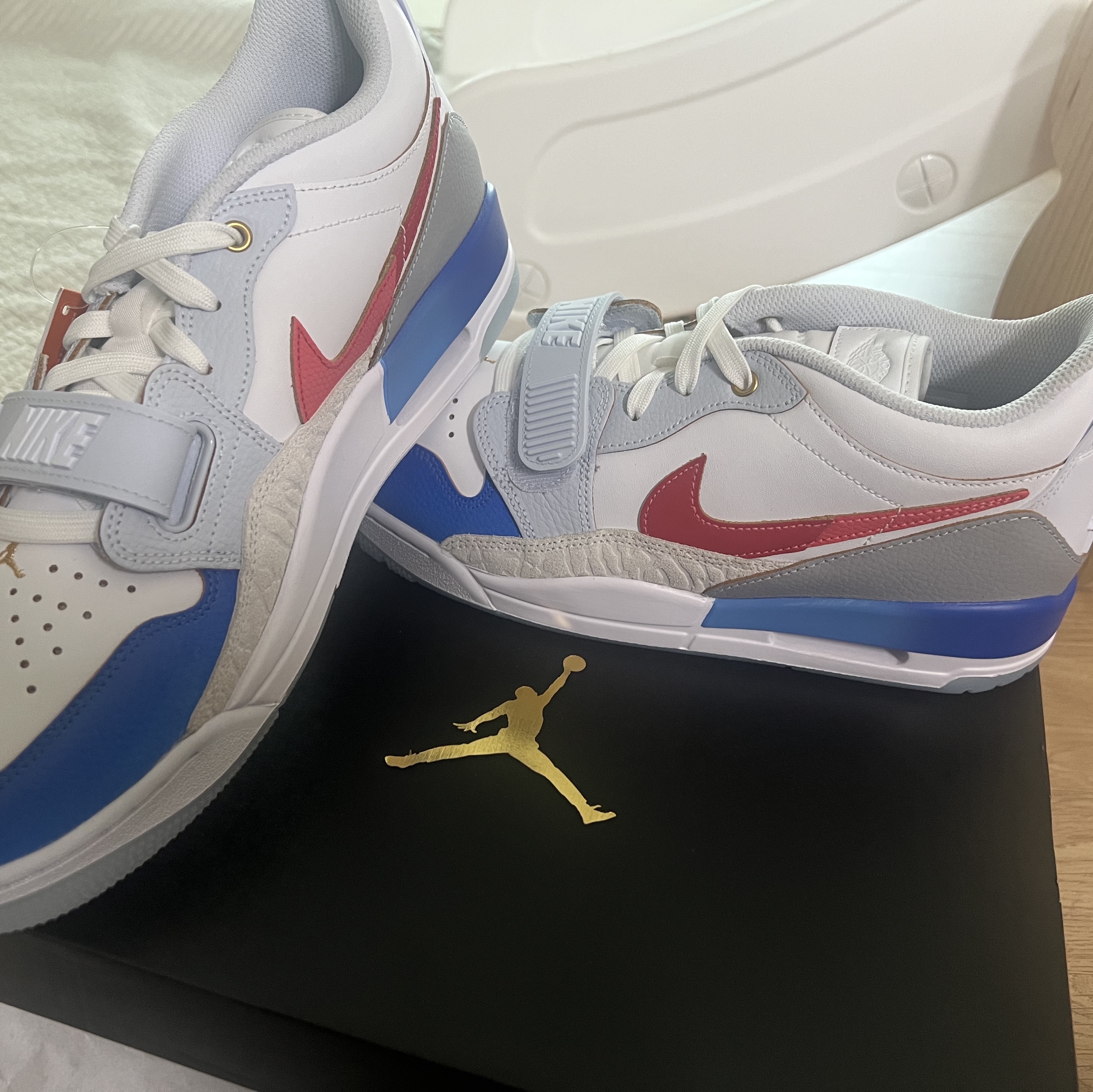 Jordan Legacy 312 Low White Game Royal University Red 착용 스타일