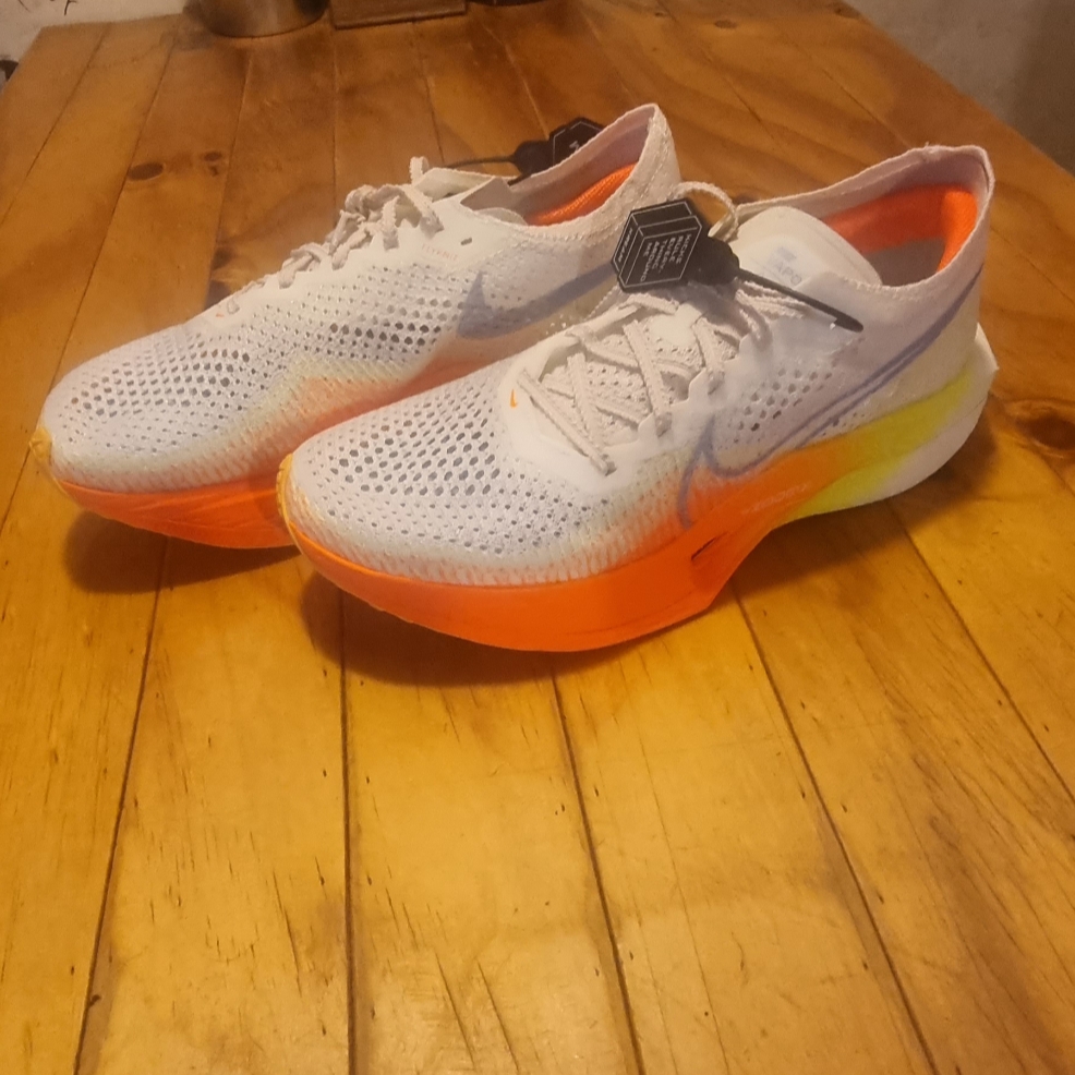 Nike ZoomX Vaporfly Next% 3 Sail Cobalt Bliss Total Orange 착용 스타일