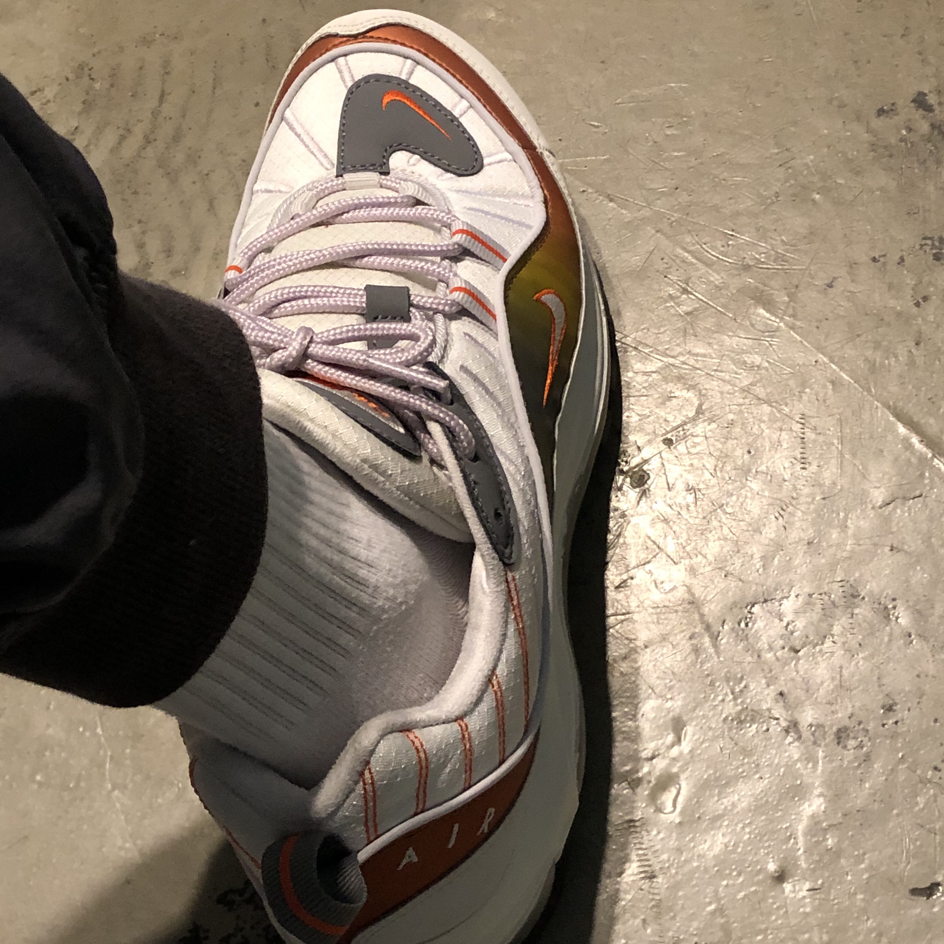 Nike Air Max 98 SE Team Orange 착용 스타일 - 3