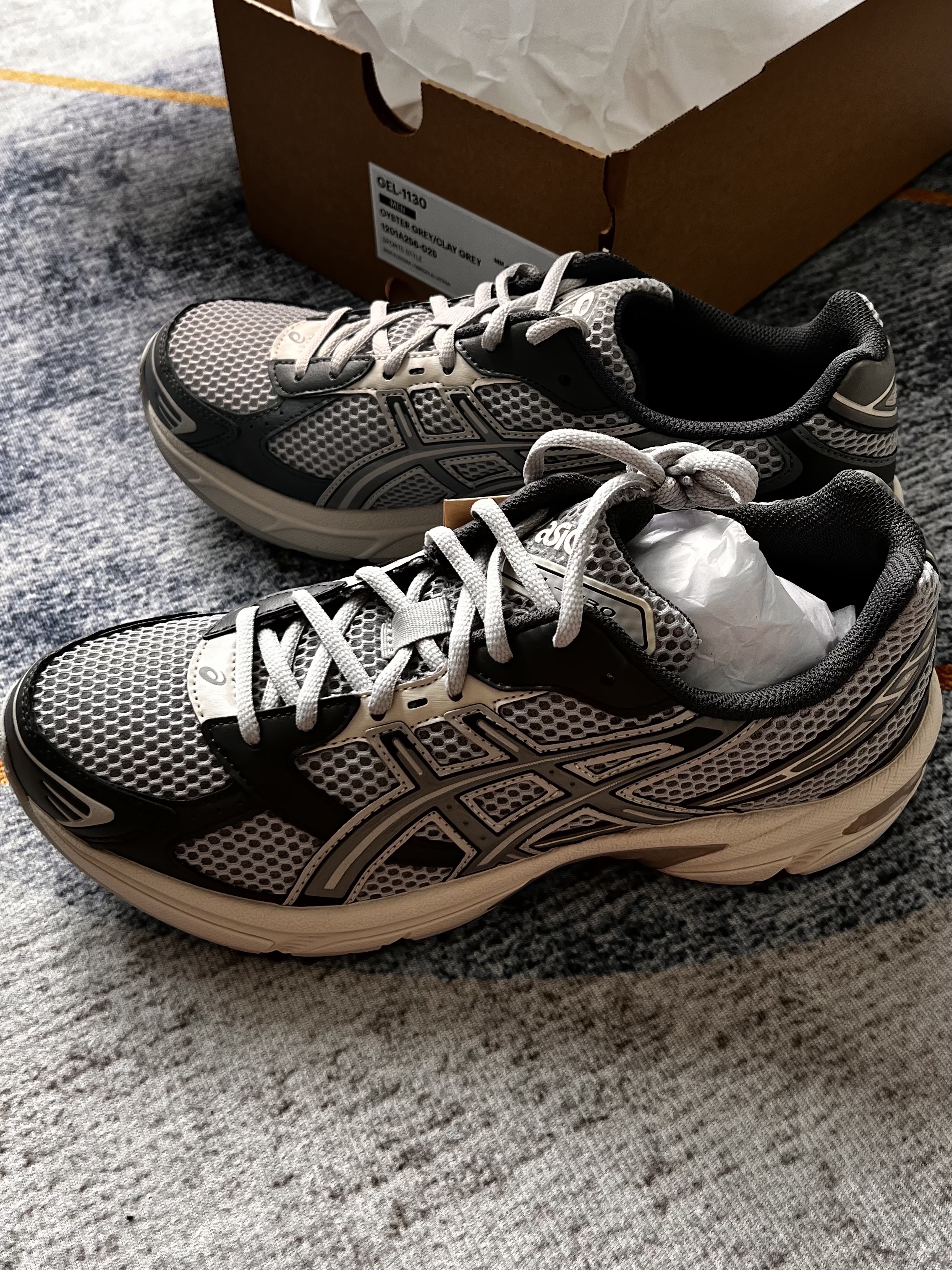 Asics Gel-1130 Oyster Grey Clay Grey 착용 스타일