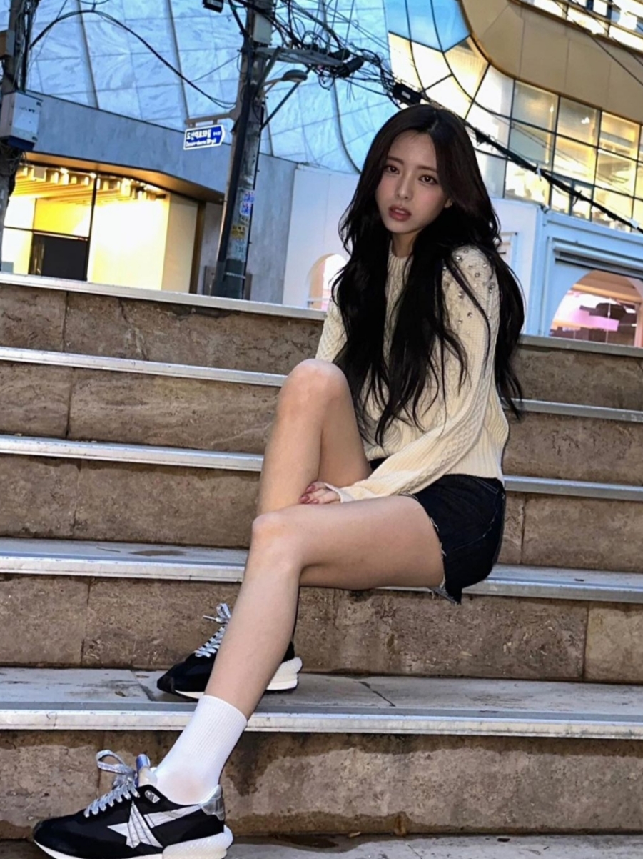 (W) Golden Goose Silver Star Marathon Sneakers Black 착용 스타일 - 1