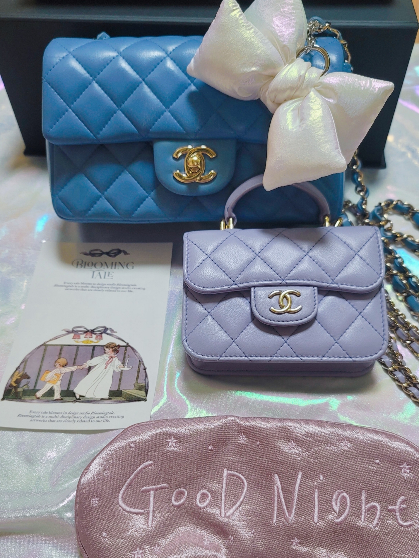 [KREAM 단독] Bloomingtale Padded Ribbon Keyring White, Chanel Mini Flap Bag Lambskin & Gold Black 착용 스타일