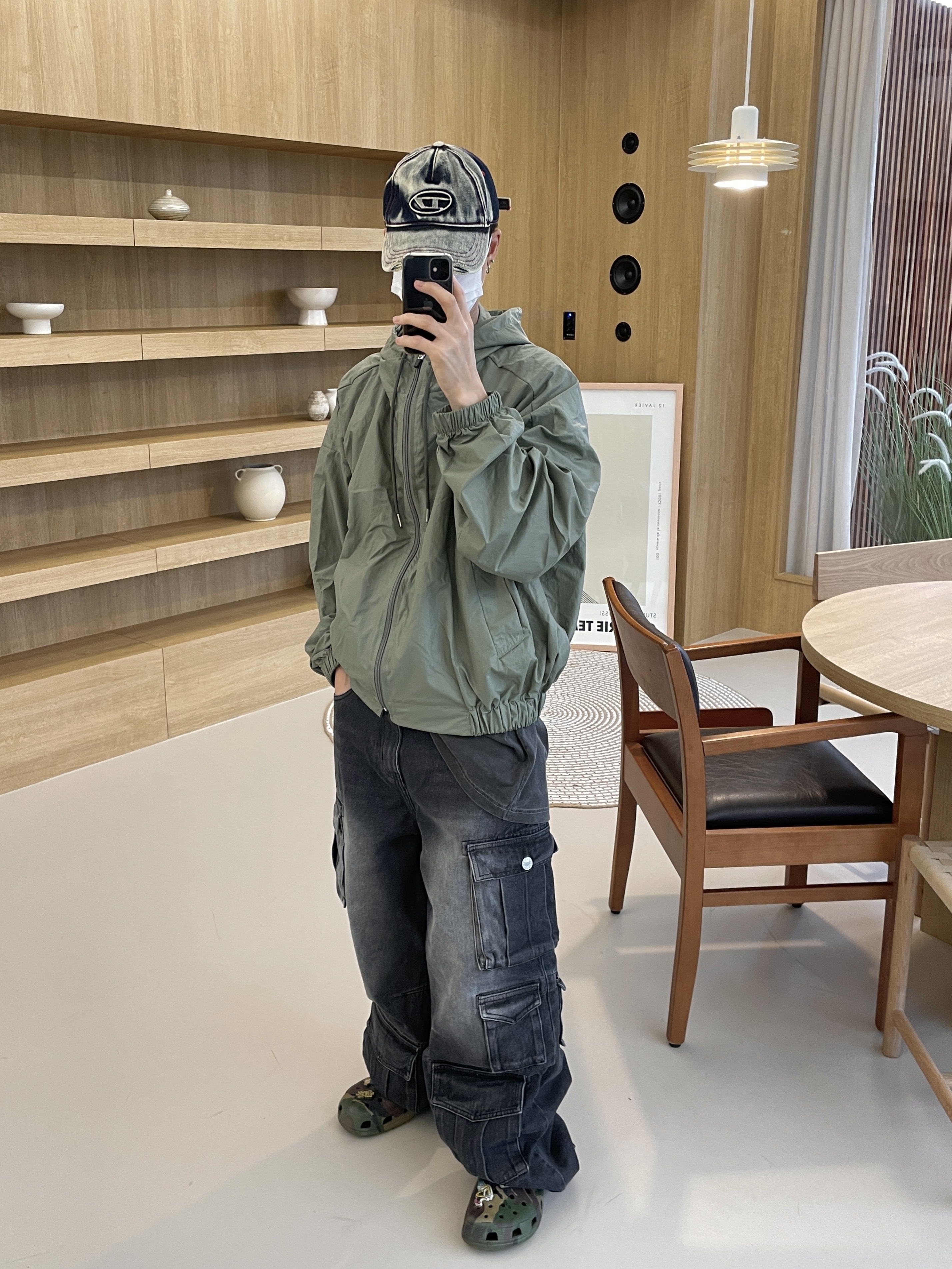 Diesel C-Seymon Treated Denim Baseball Cap Blue White, Crocs x Palace Classic Clog Woodland Camo 착용 스타일