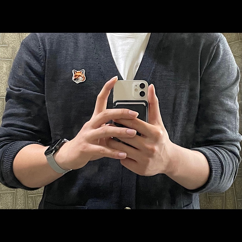 Maison Kitsune Fox Head Patch Classic Cardigan Anthracite Melange, Apple Watch Series 7 41mm Cellular Graphite Stainless Steel Case with Sports Band Abyss Blue (Korean Ver.) 착용 스타일