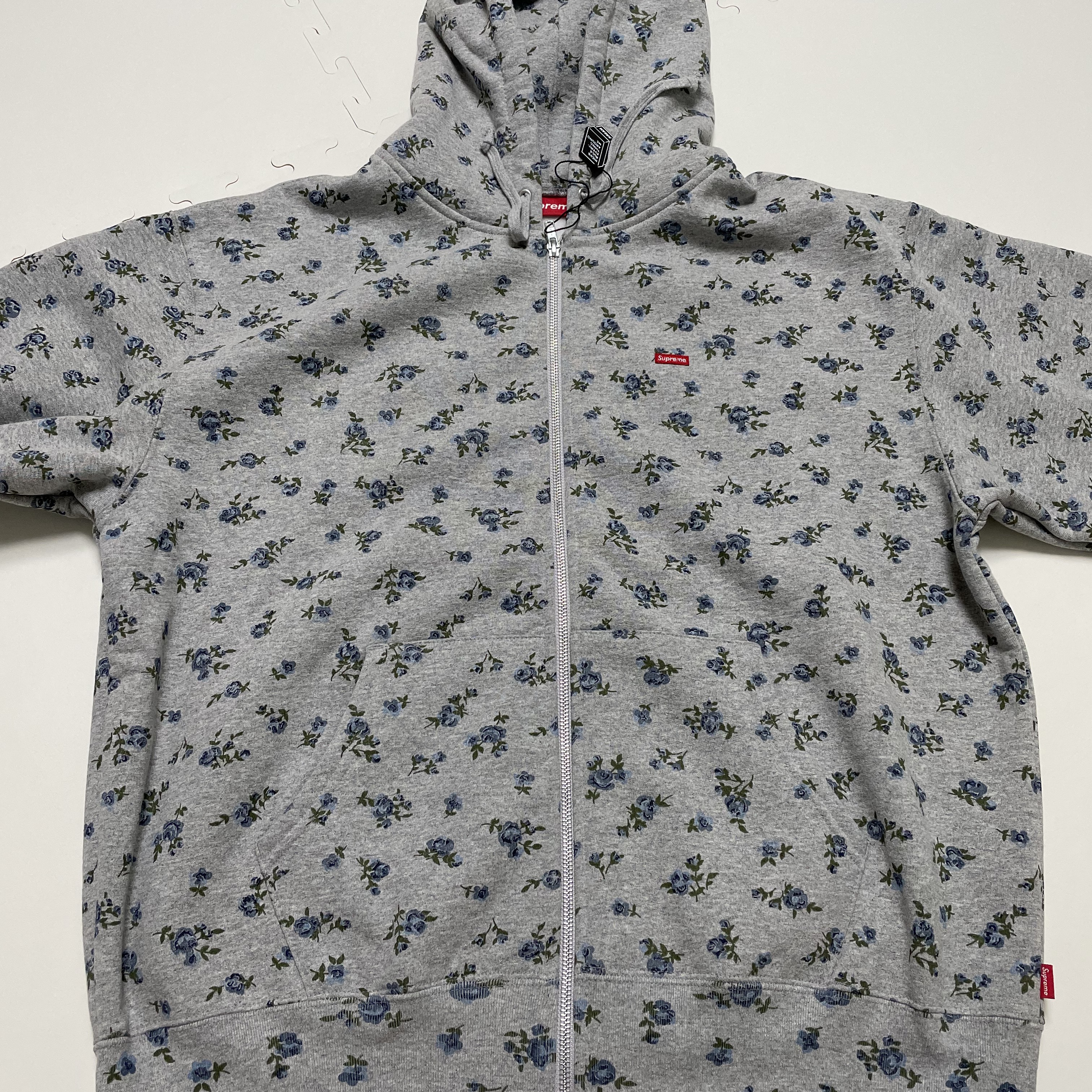 Supreme Small Box Zip Up Hooded Sweatshirt Flowers - 23FW 착용 스타일 - 1
