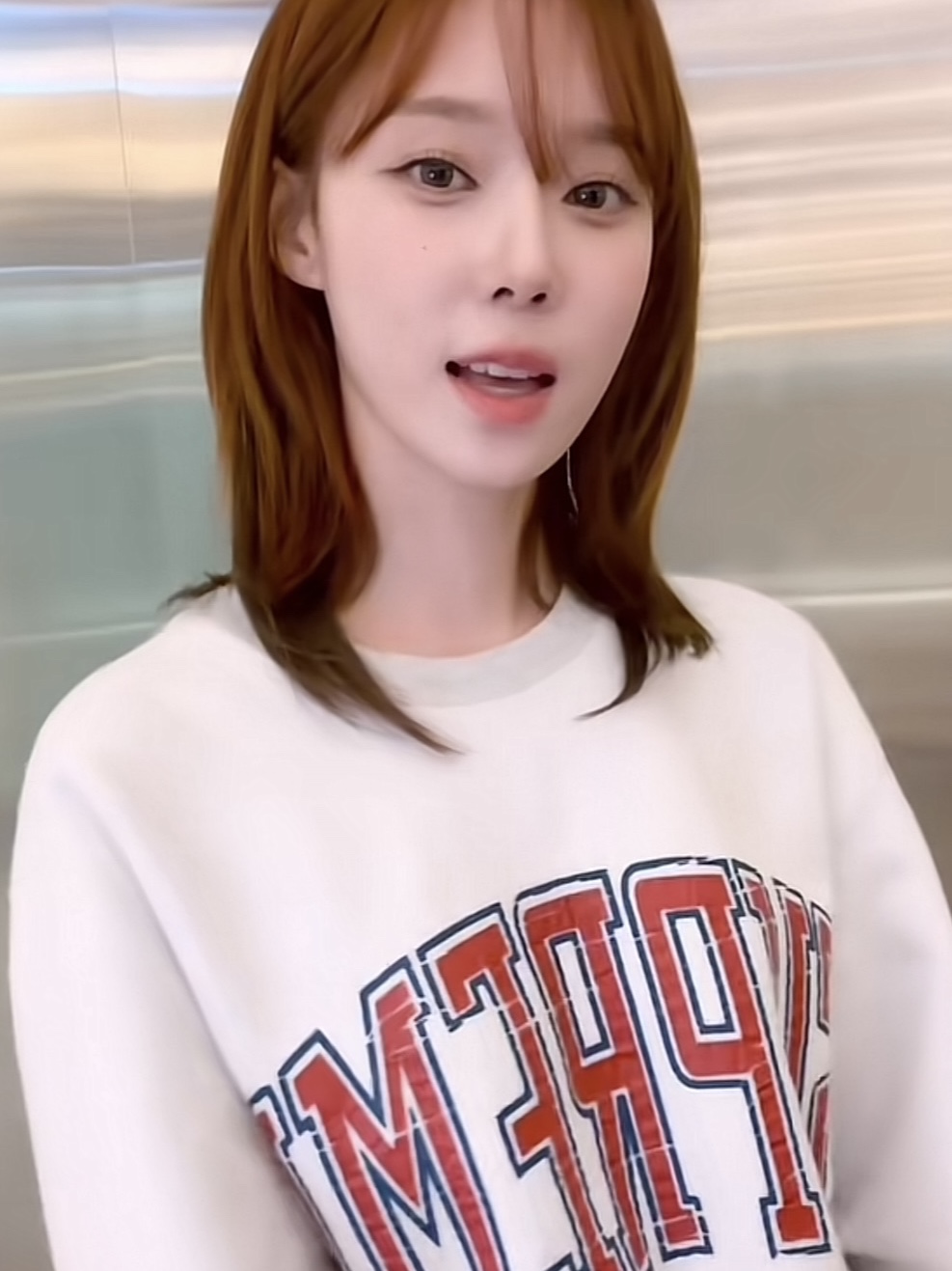 Supreme Inside Out Crewneck Ash Grey - 23FW 착용 스타일