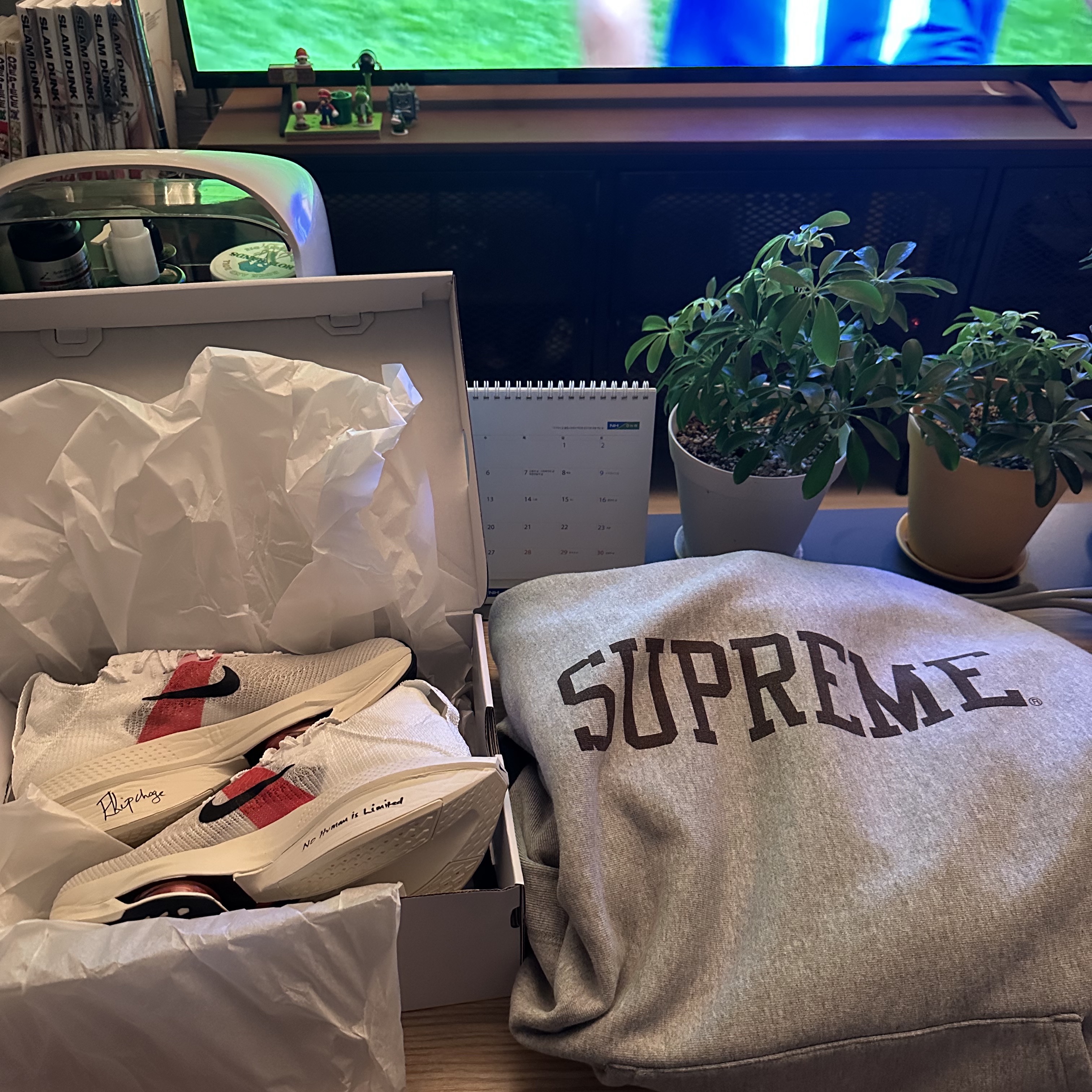 Nike Air Zoom Alphafly Next% 2 Eliud Kipchoge, Supreme Varsity Hooded Sweatshirt Heather Grey - 23FW 착용 스타일