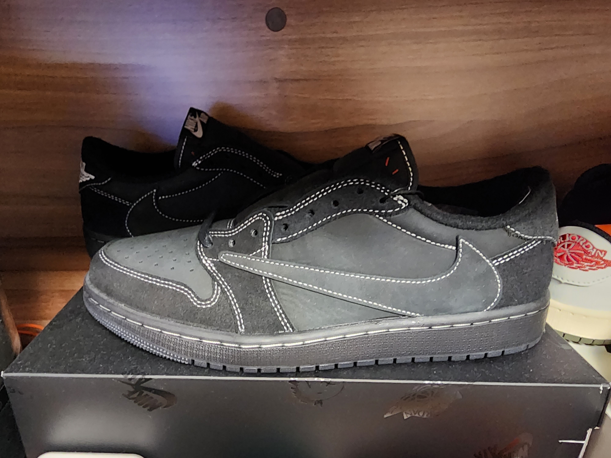 Jordan 1 x Travis Scott Retro Low OG SP Black Phantom 착용 스타일