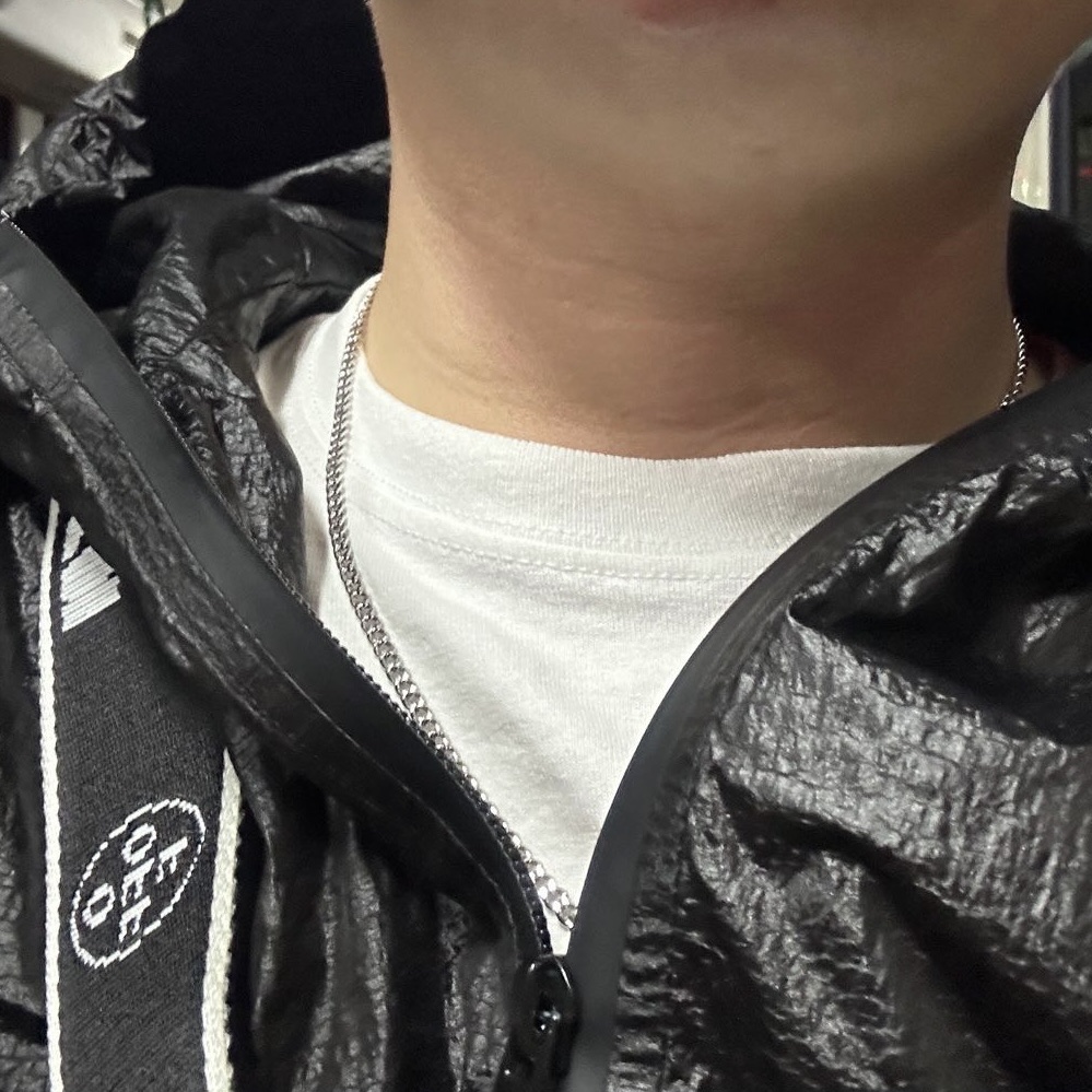 Off-White x Amore Pacific Protection Box (Without Cosmetics) 착용 스타일