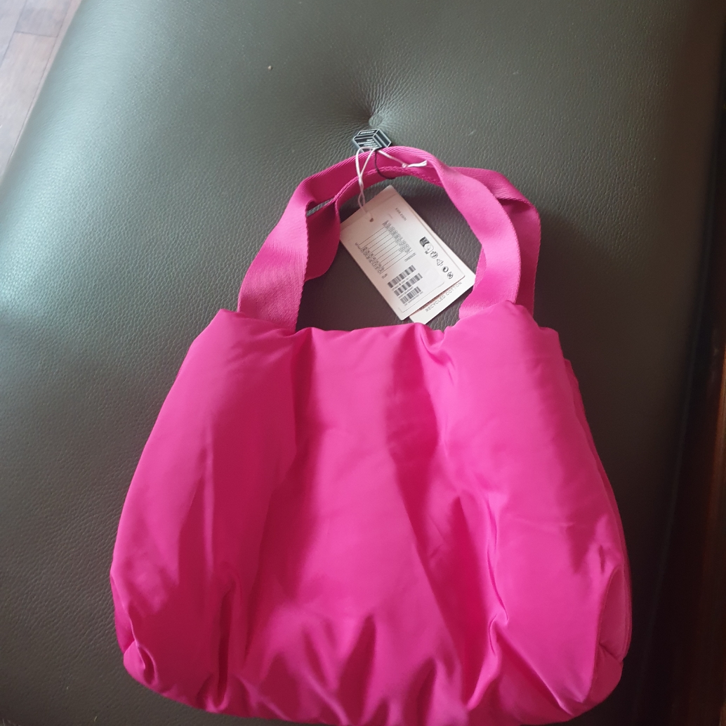 COS Padded Shopper Bag Pink 착용 스타일