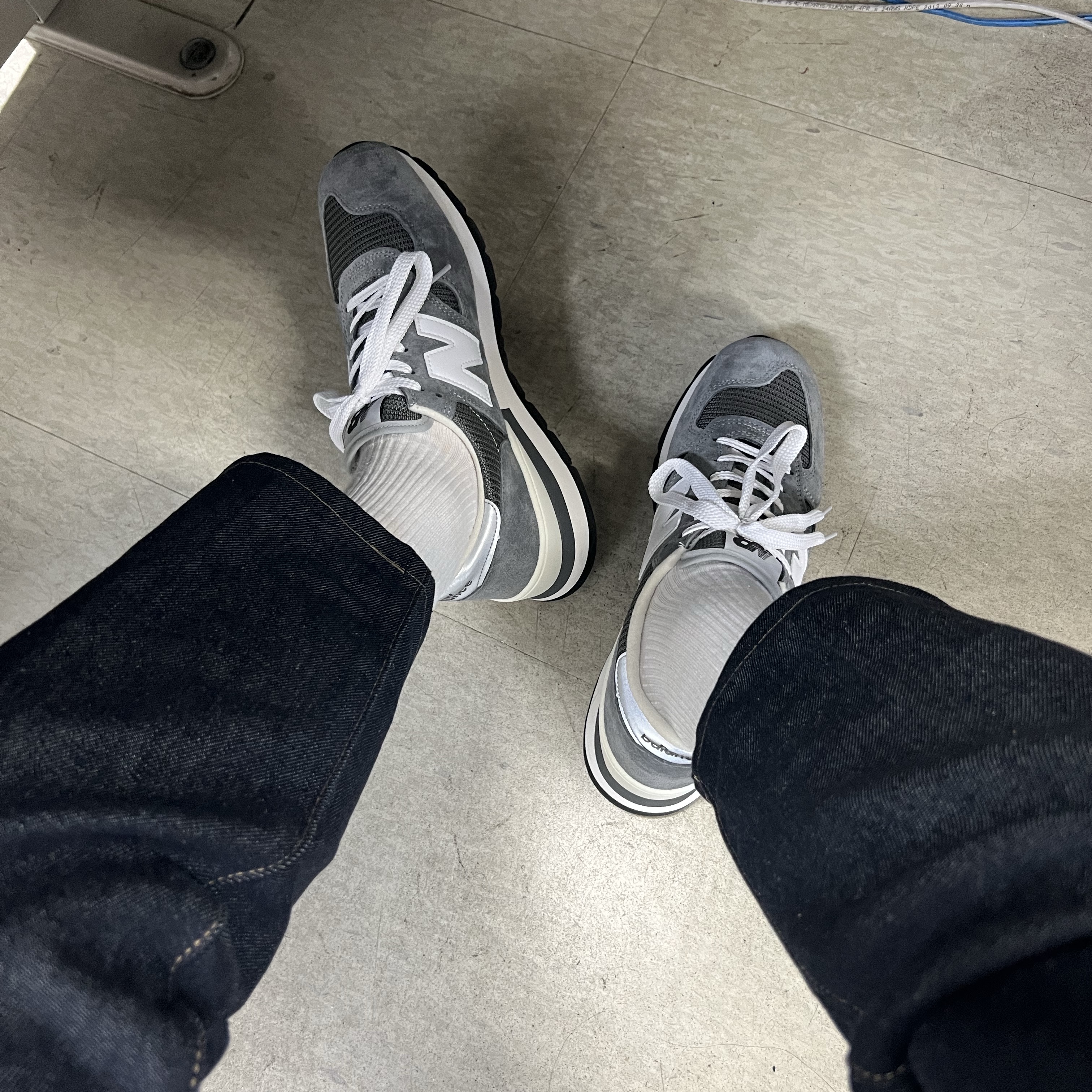 New Balance 990v1 Made in USA Grey White 착용 스타일