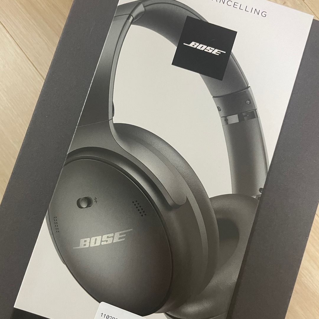 BOSE QC45 Triple Black (Korean Ver.) 착용 스타일 - 2