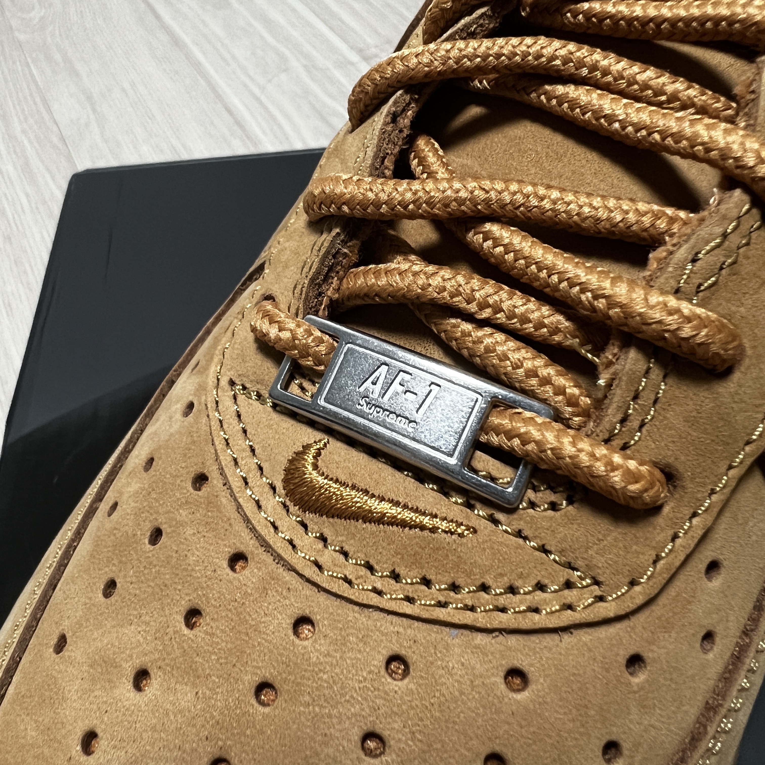 Nike x Supreme Air Force 1 Low Flax 착용 스타일