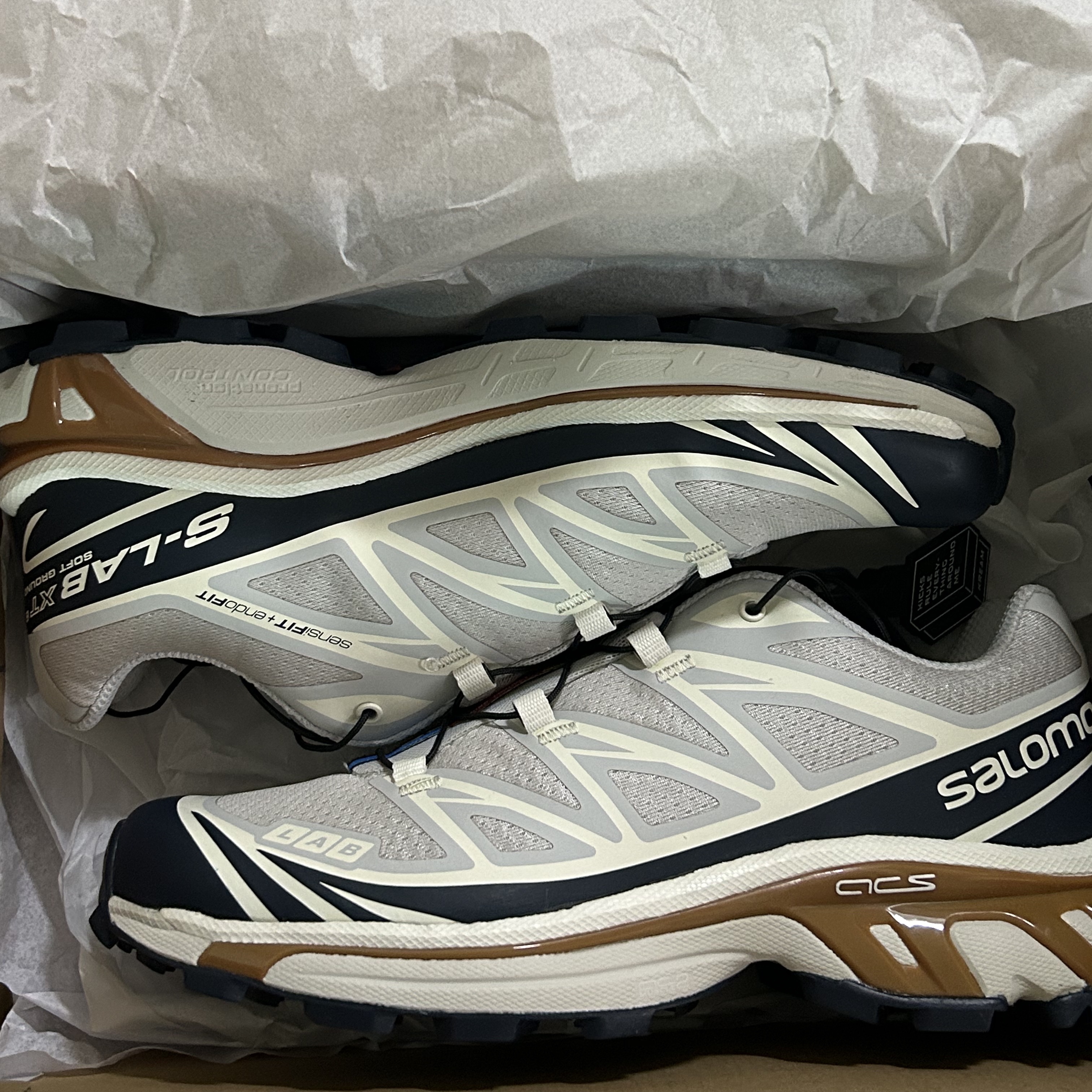 Salomon XT-6 Lunar Rock Dark Sapphire 착용 스타일 - 2