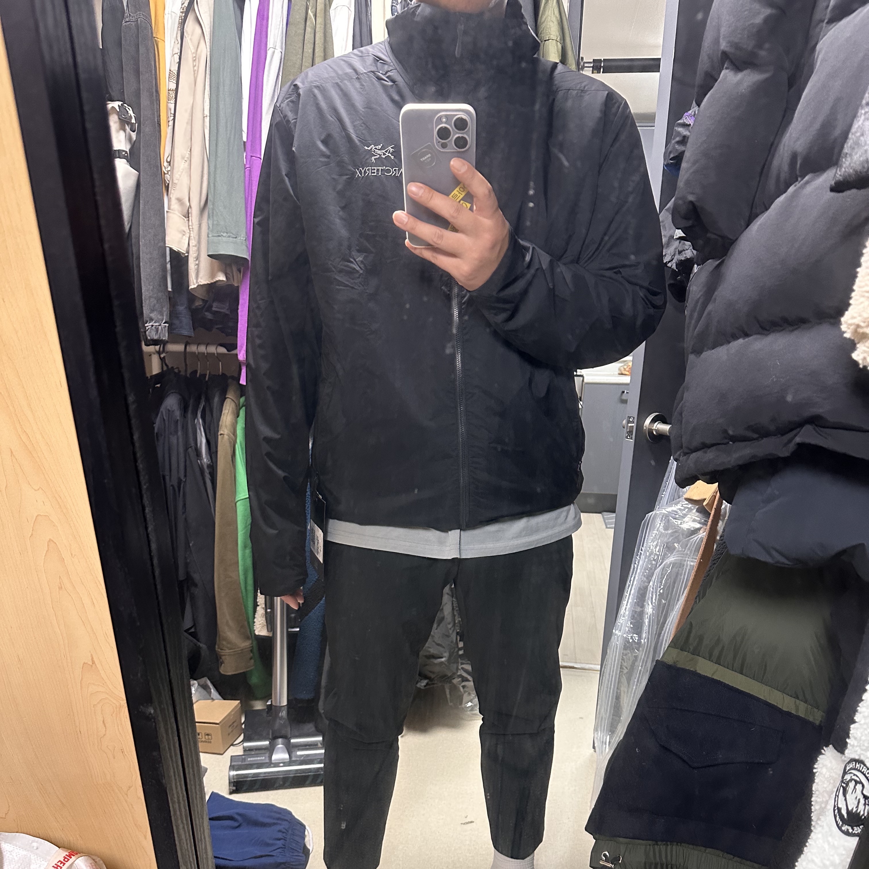 Arc'teryx Atom SL Hoody Black 착용 스타일