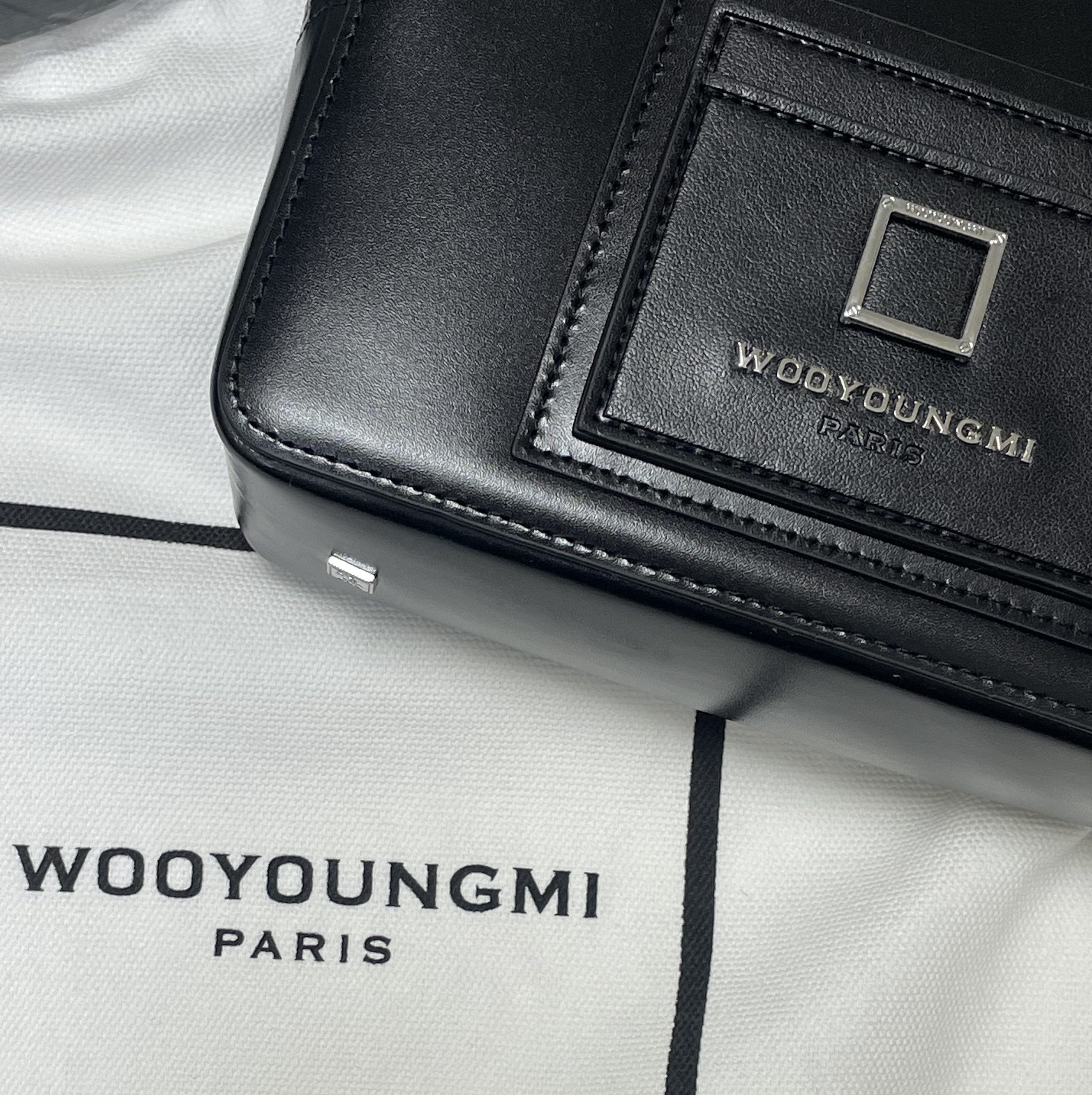 Wooyoungmi Square Mini Bag Black 착용 스타일