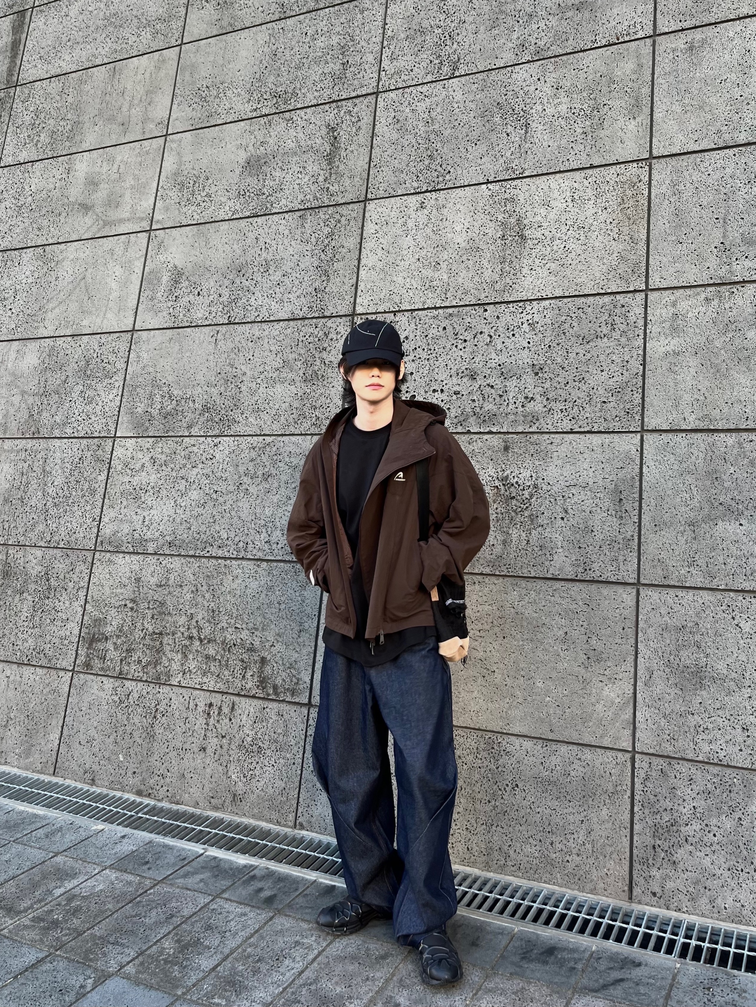 Ader Error Plue Windbreaker Brown, Nike Air Kukini Triple Black 착용 스타일 - 1