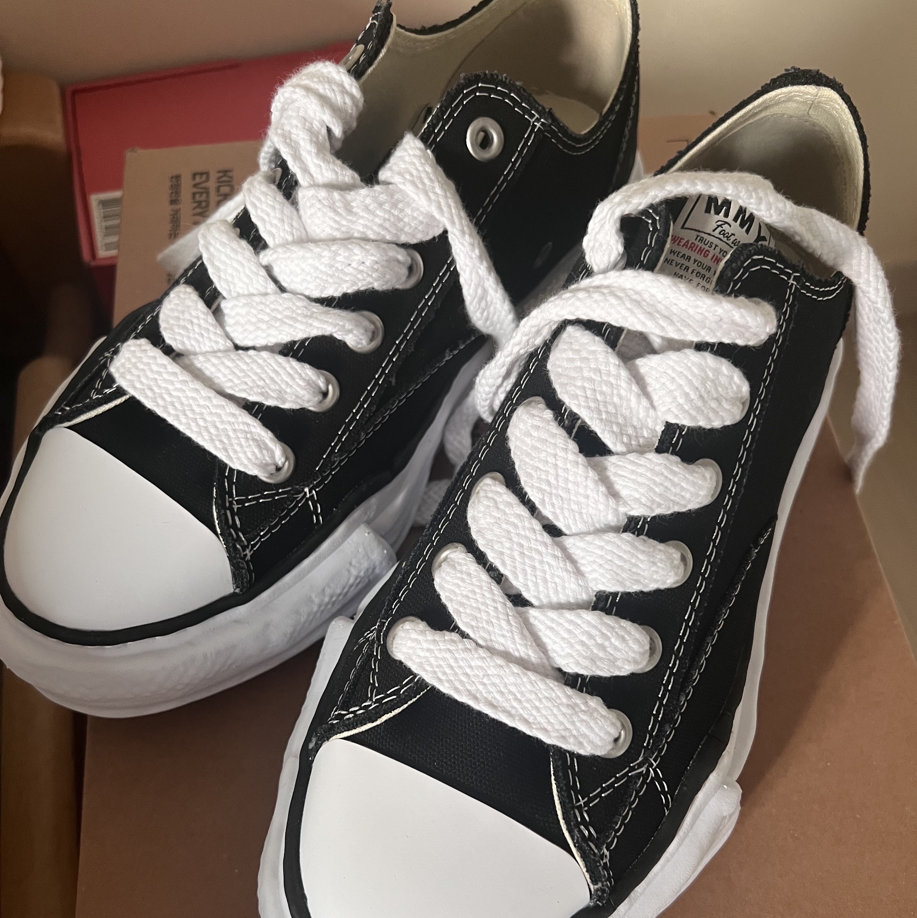 Maison Mihara Yasuhiro Peterson OG Sole Canvas Low Sneakers Black 착용 스타일