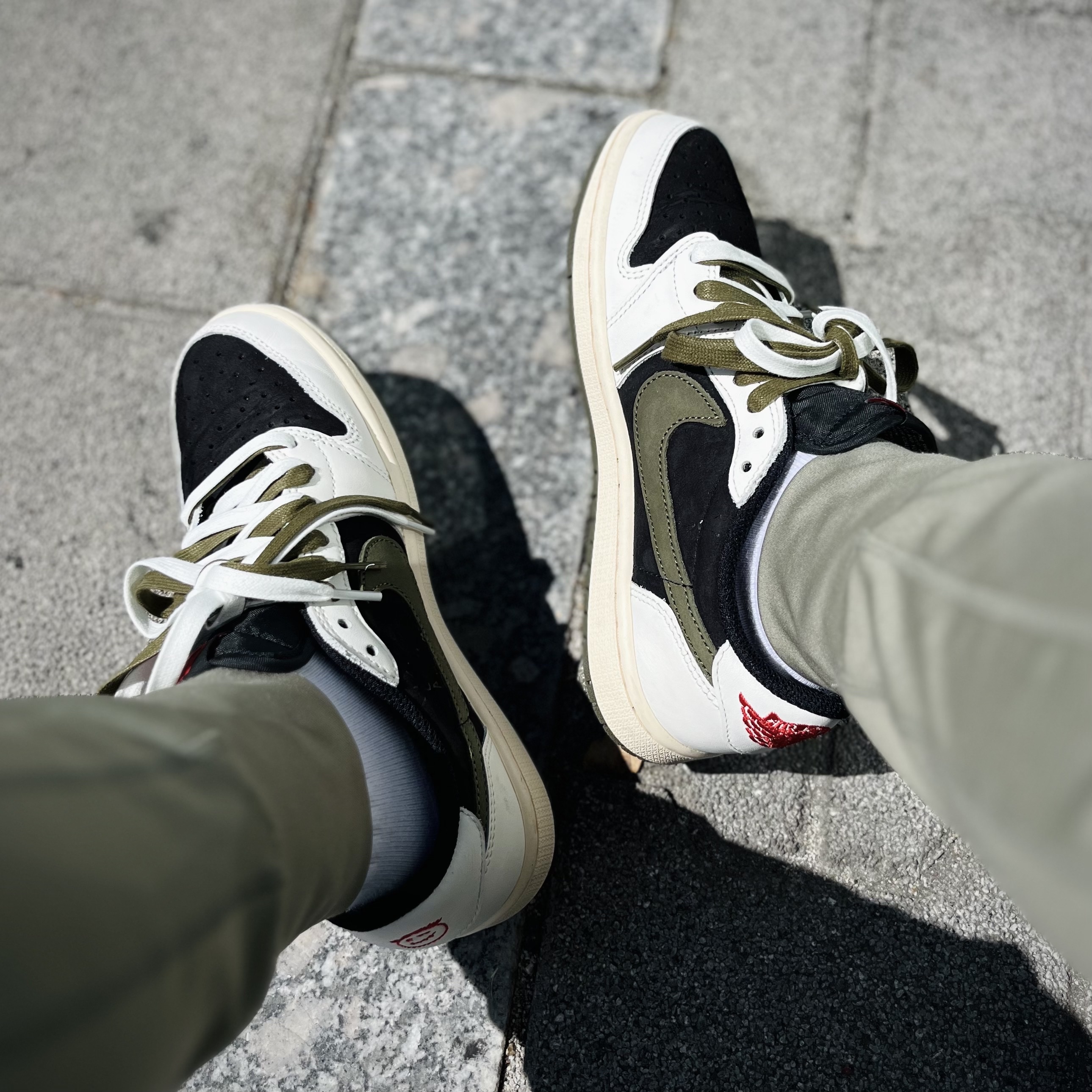 (W) Jordan 1 x Travis Scott Retro Low OG SP Medium Olive 착용 스타일