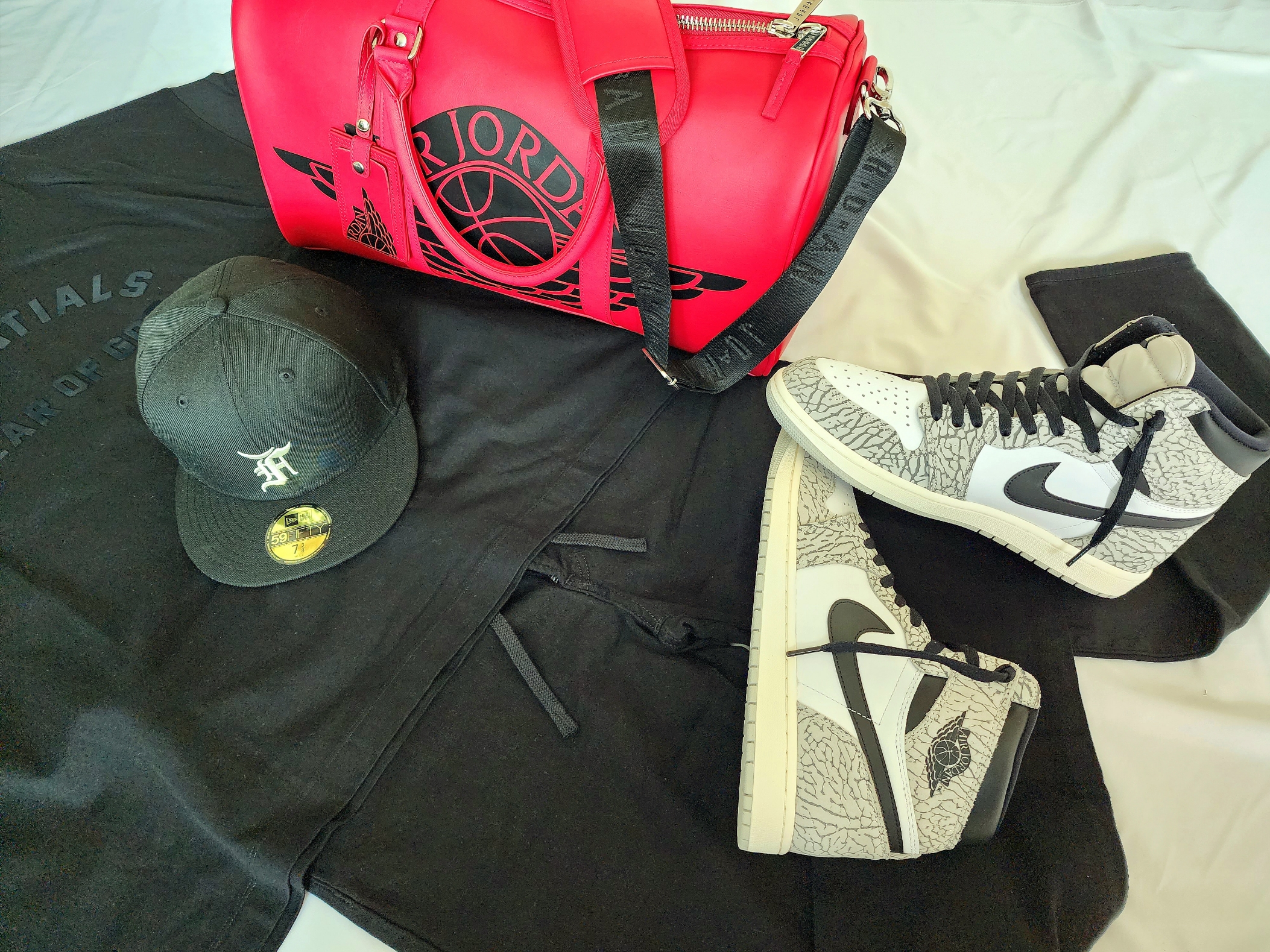 New Era x Fear of God 59FIFTY Chicago White Sox Fitted Cap Black, Essentials The Black Collection T-Shirt Black - 23SS 착용 스타일 - 2