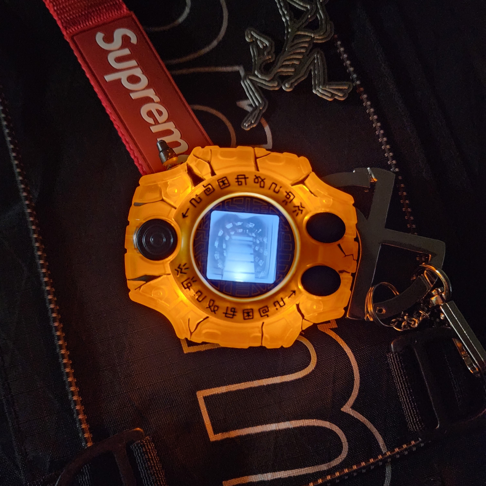 Supreme Webbing Keychain Red - 23SS, Arc'teryx Keyring Metal 착용 스타일 - 1