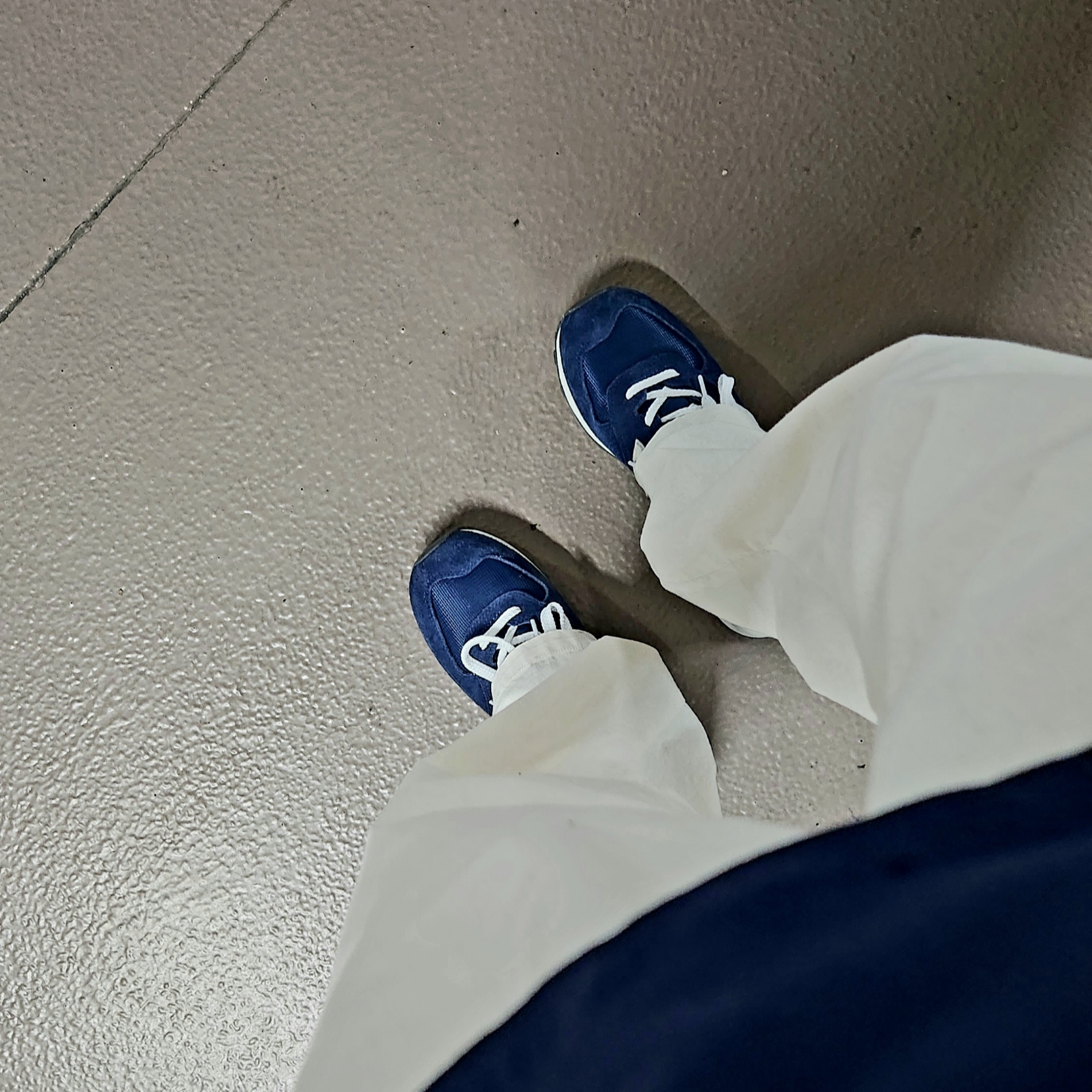 New Balance 574 Classics Reimagined Navy 착용 스타일