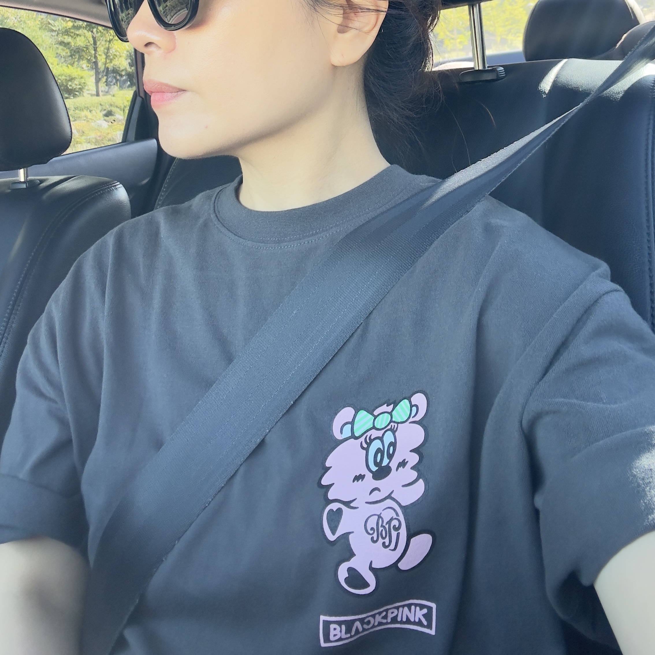 Verdy x Blackpink Plush T-Shirt Black 착용 스타일