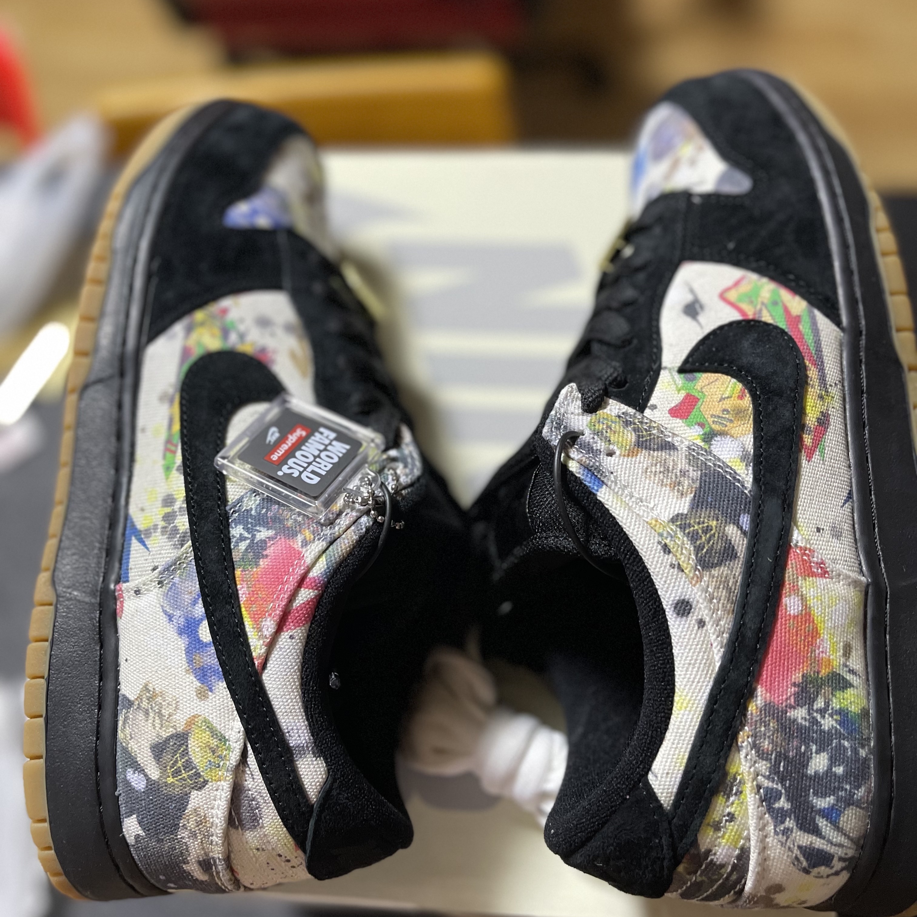 Nike x Supreme SB Dunk Low QS Rammellzee Black 착용 스타일 - 4