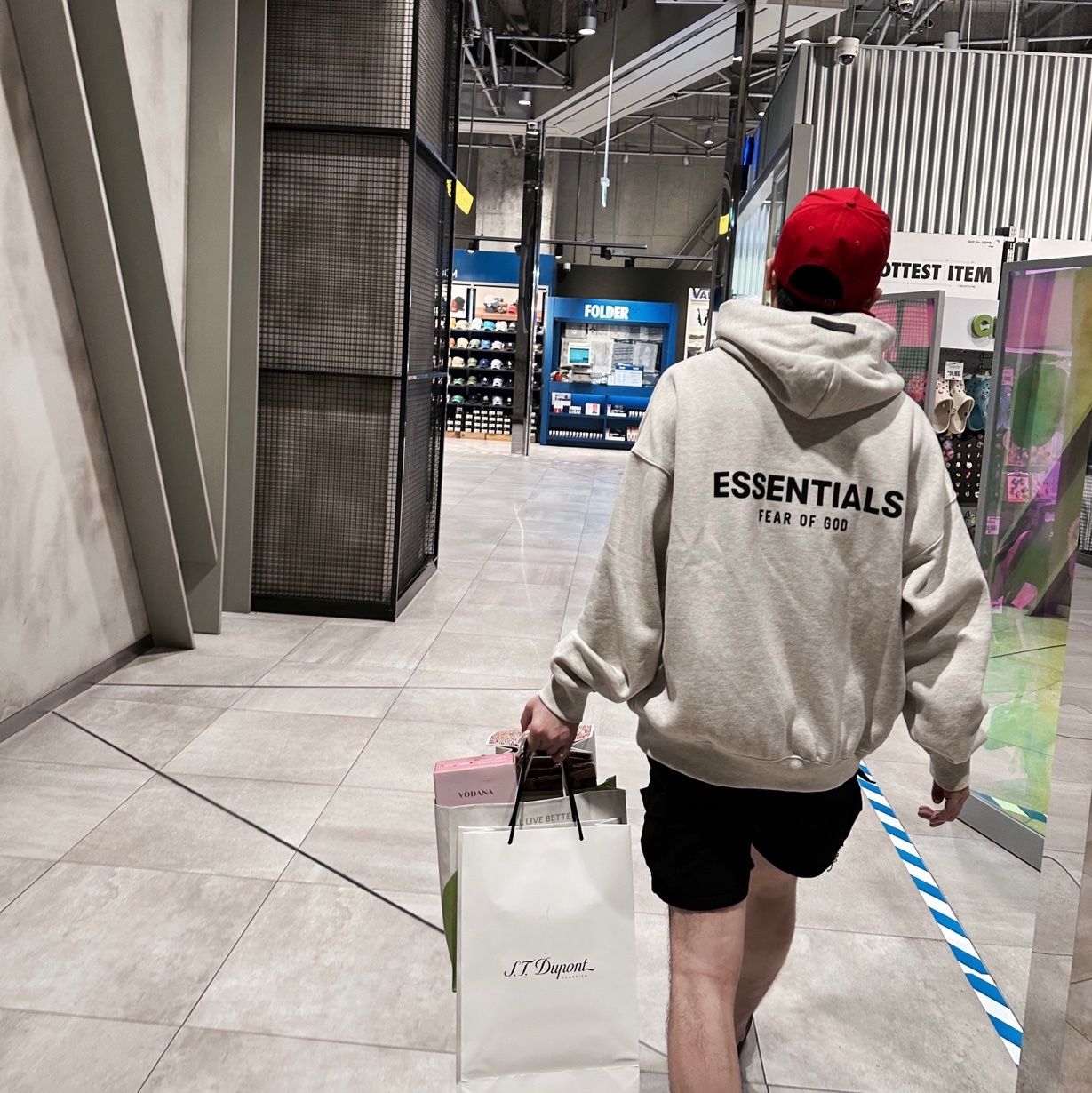 Essentials The Core Collection Hoodie Light Oatmeal 착용 스타일