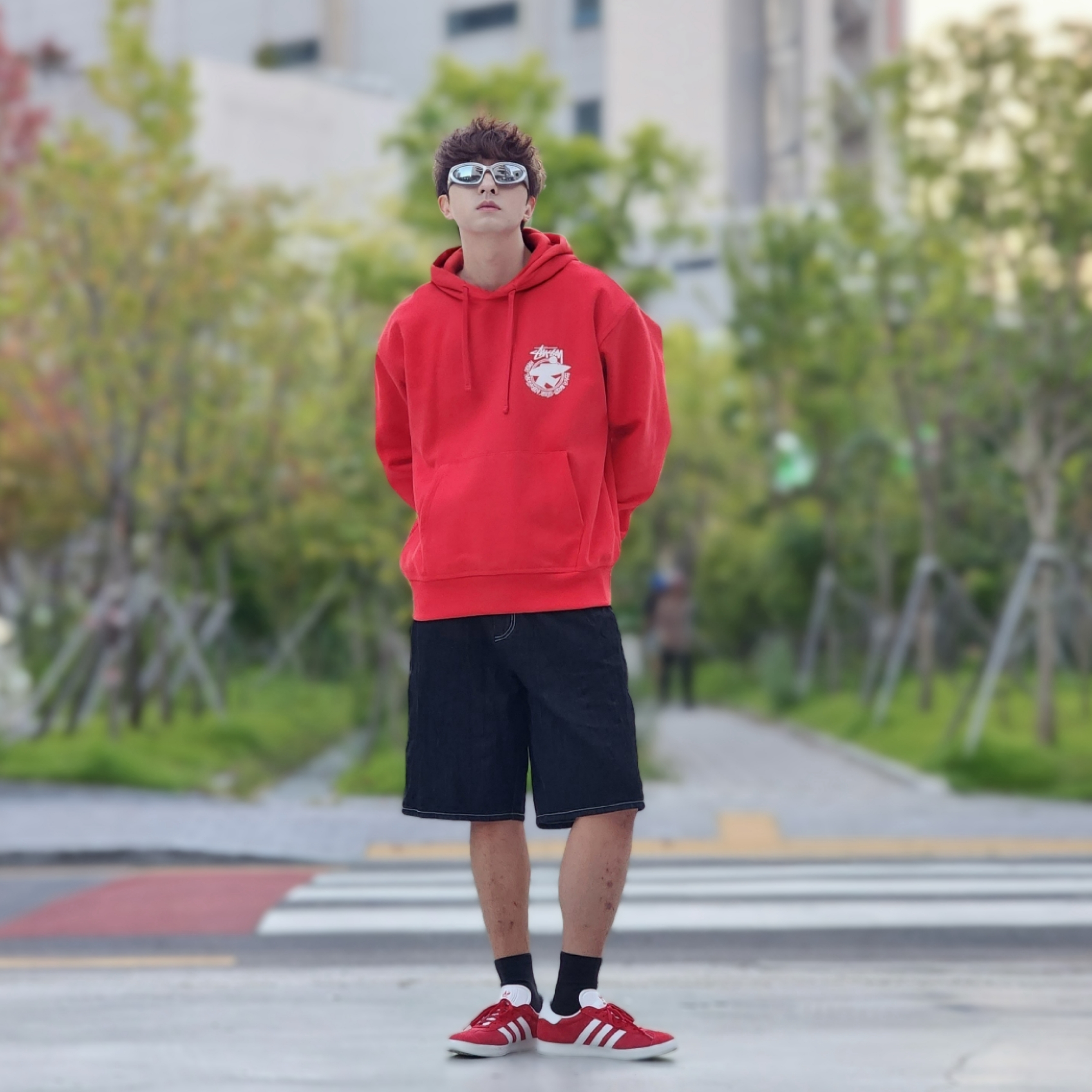 Stussy Beach Roots Hoodie Red, Adidas Gazelle Power Red 착용 스타일 - 5