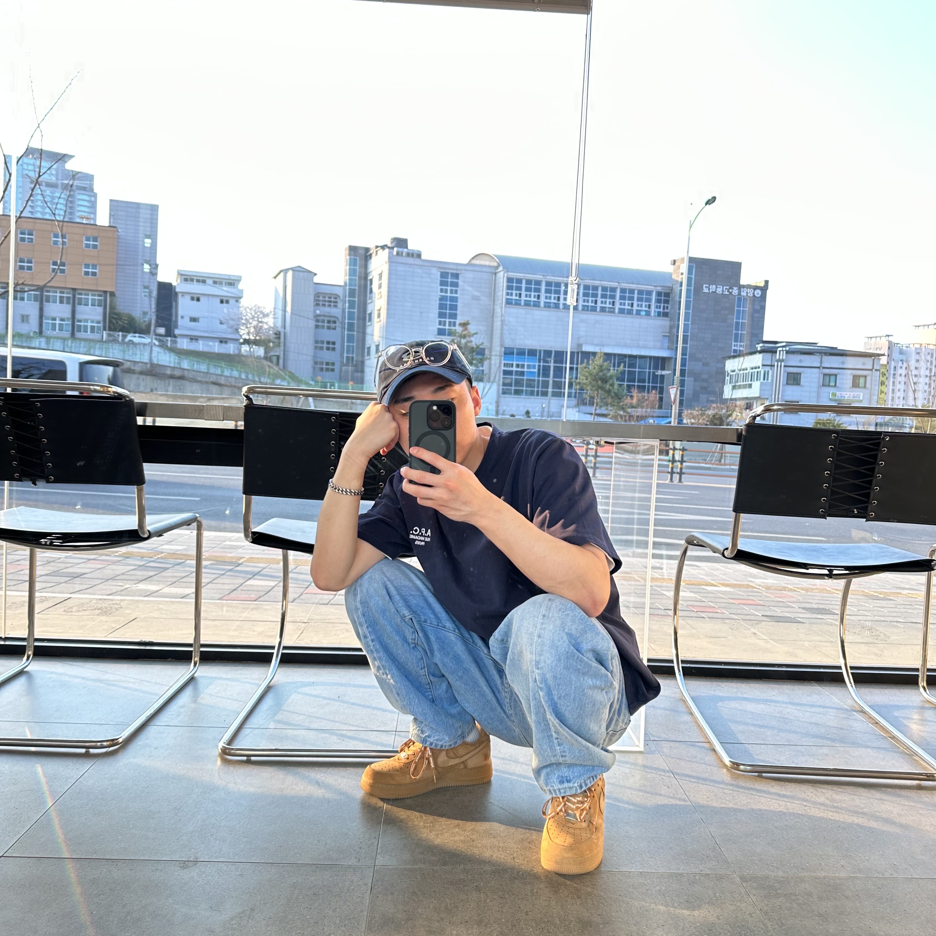 Nike x Supreme Air Force 1 Low Flax, Balenciaga Unity Snowboard Cap Navy Blue 착용 스타일